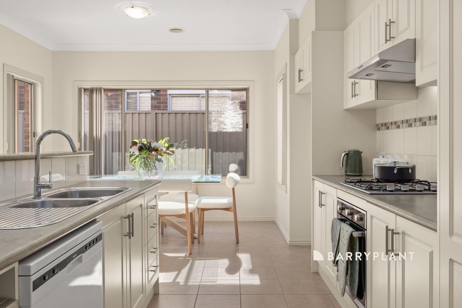 6 Petrel Circuit, Pakenham, VIC 3810, Pakenham - Thumbnail 3