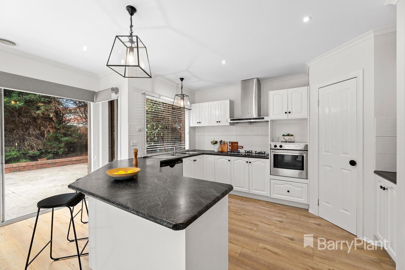 6 Pleasant Close, Mill Park, VIC 3082, Mill Park - Thumbnail 3