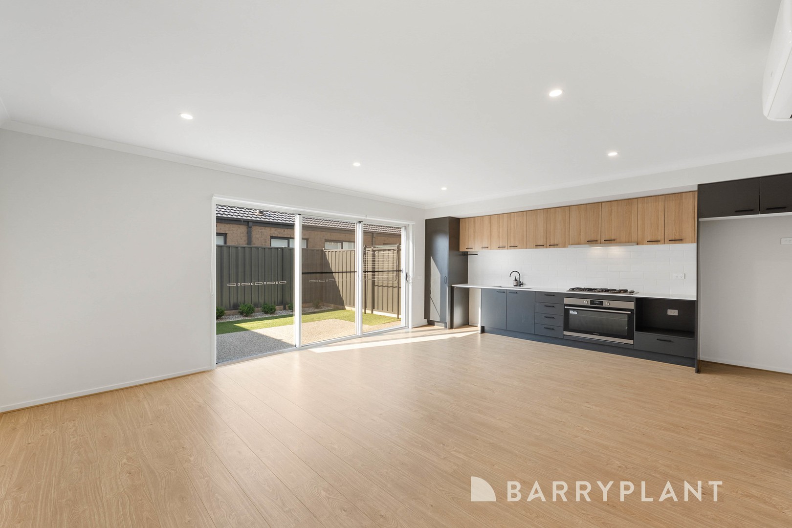 6 Poundbury Avenue, Strathtulloh, VIC 3338 - Thumbnail 2 - 03/04/2025