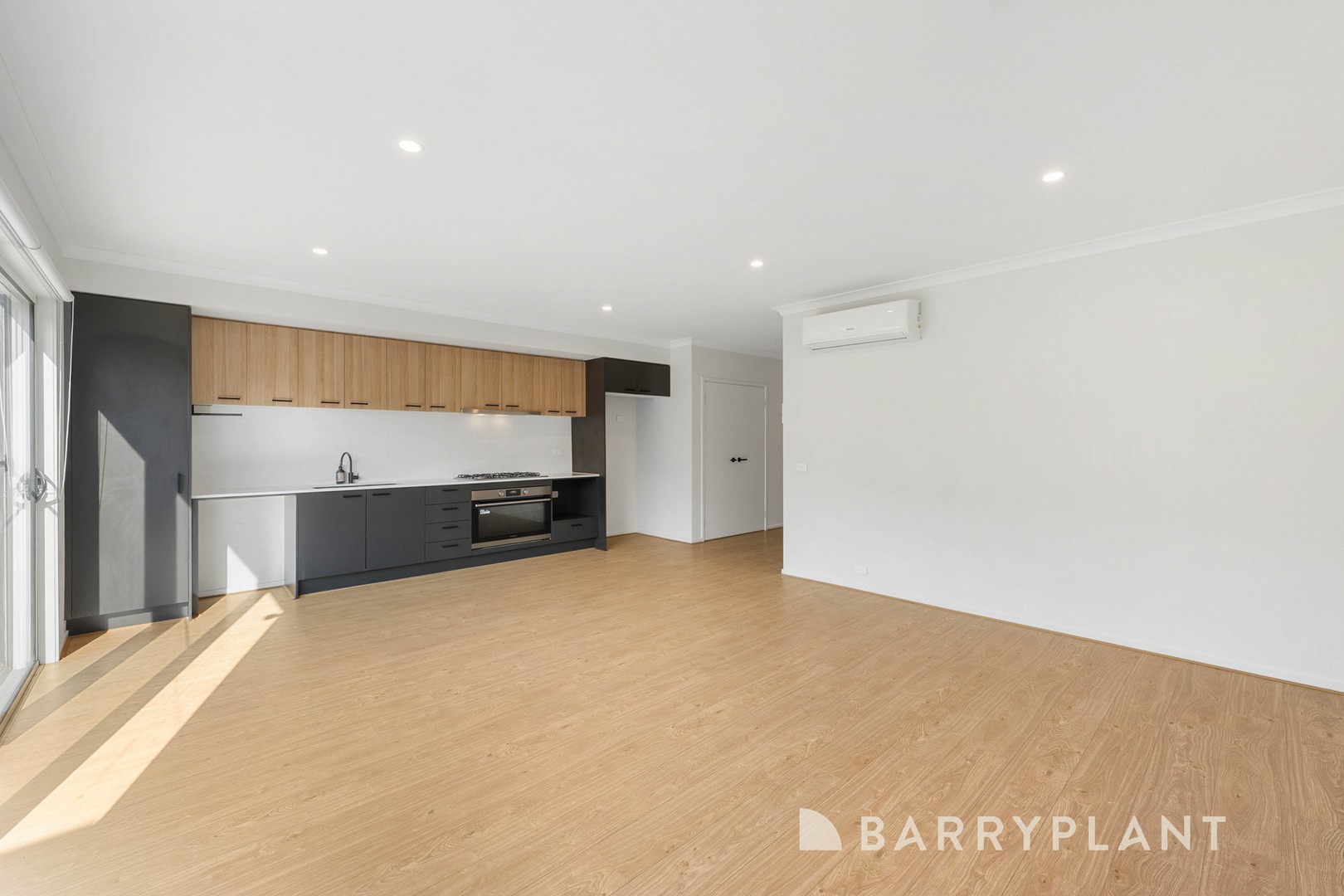 6 Poundbury Avenue, Strathtulloh, VIC 3338, Strathtulloh - Thumbnail 3