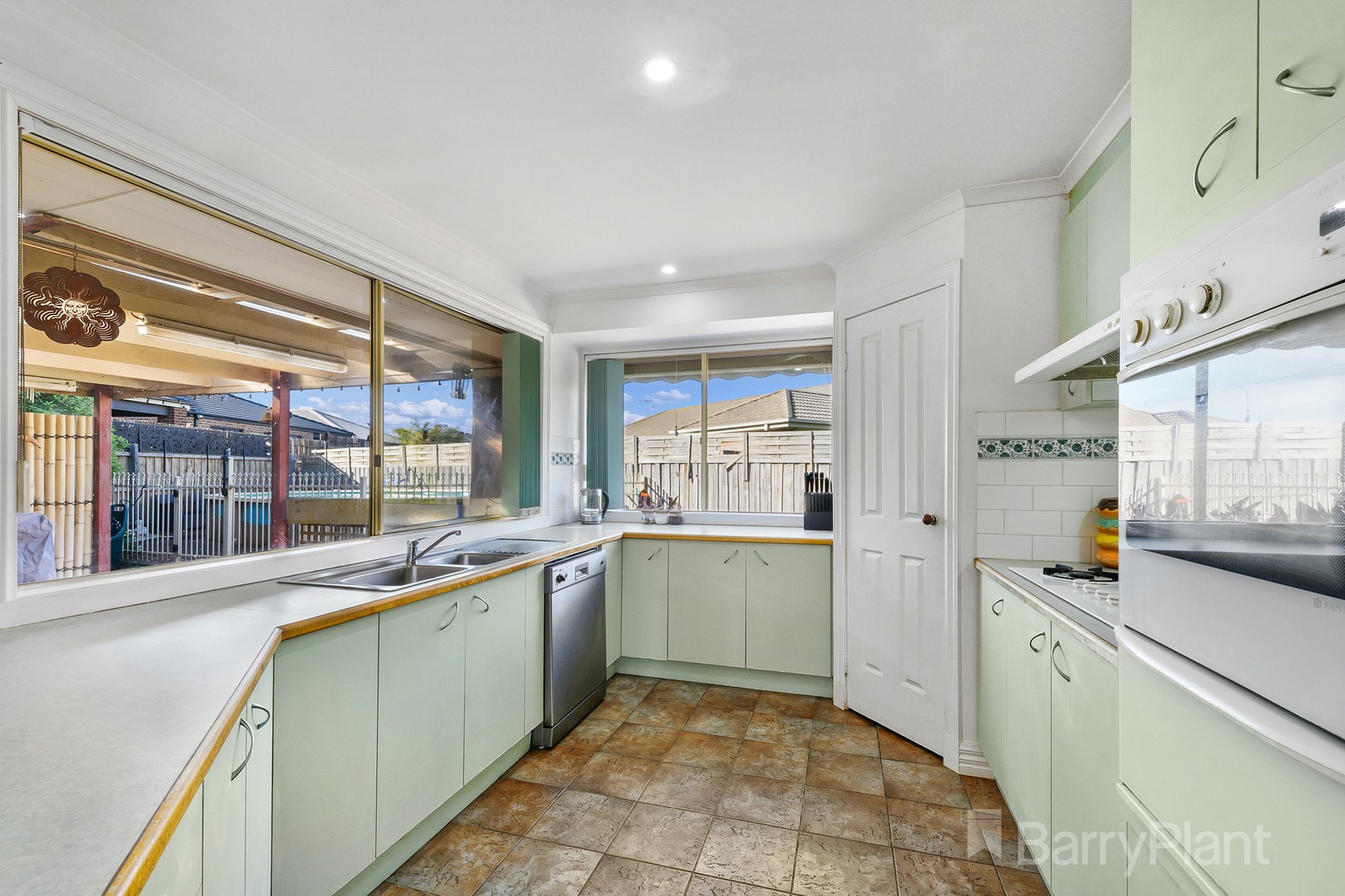 6 Regal Court, Melton South, VIC 3338, Melton South - Thumbnail 2