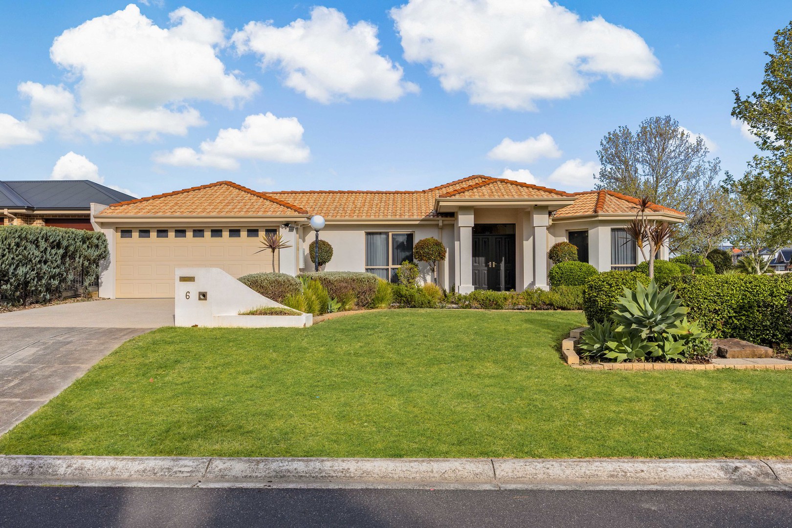 6 Robertsons Road, Taylors Lakes - Image 1