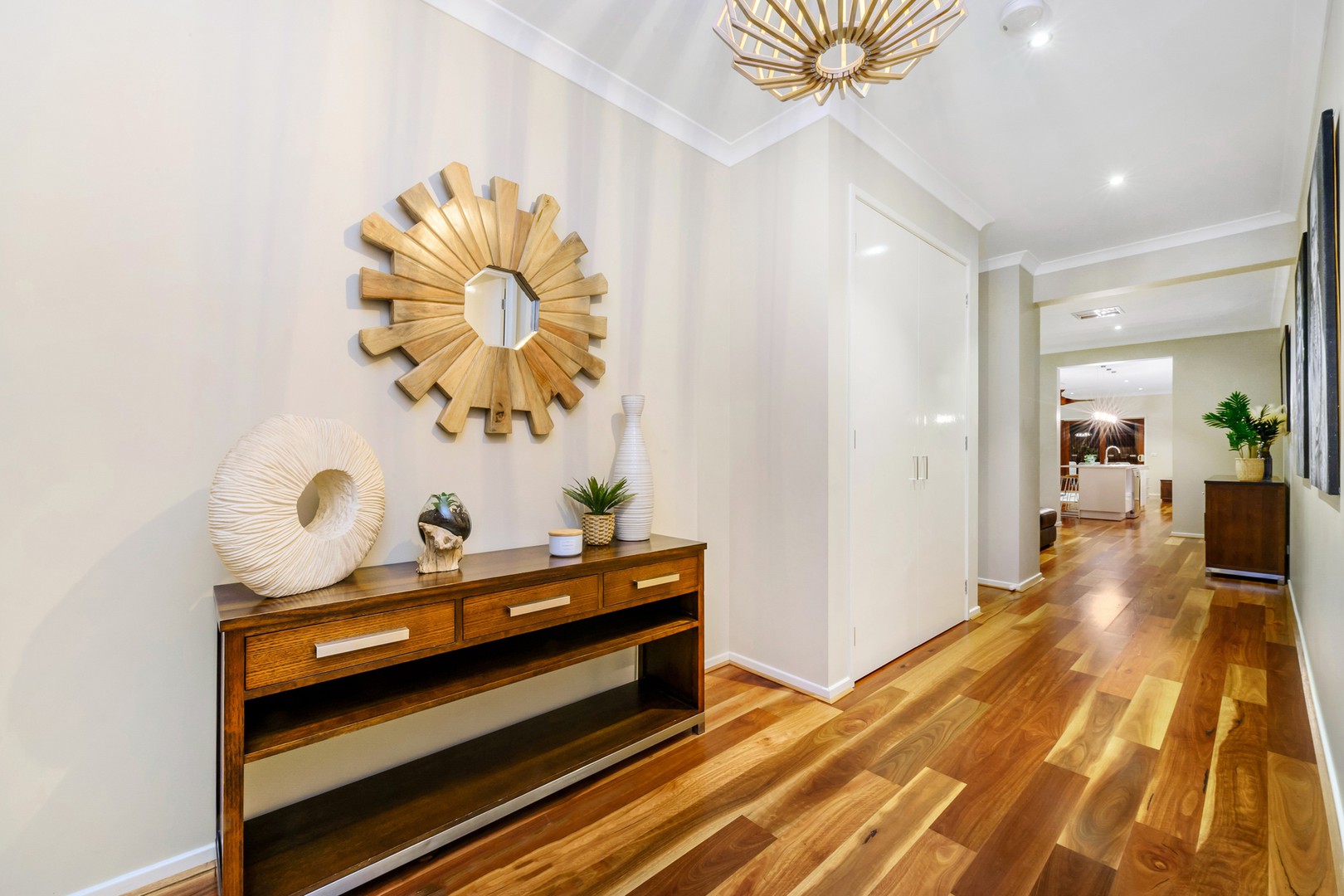 6 Rutherglen Way, Caroline Springs, VIC 3023 - Thumbnail 2 - 15/07/2022