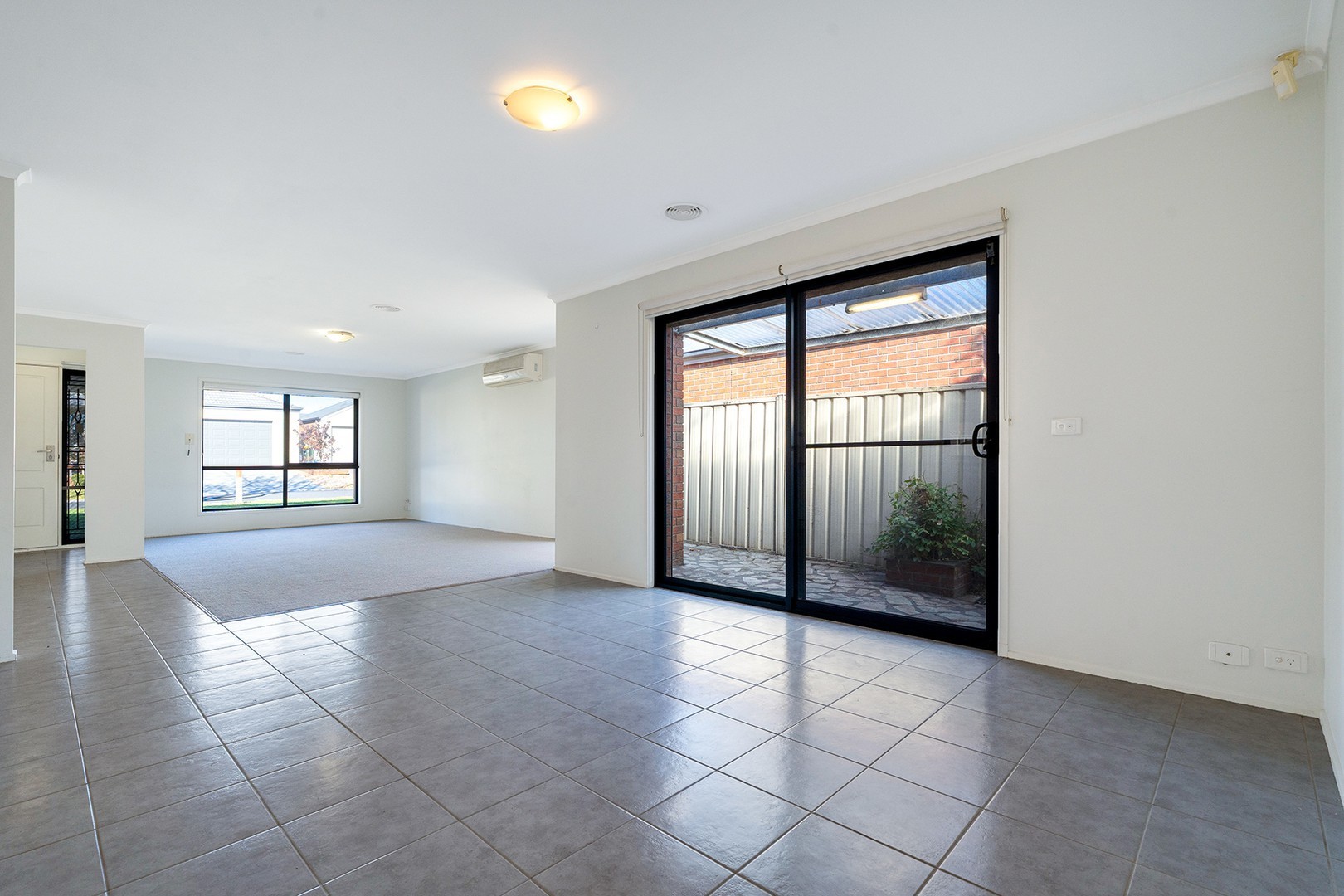 6 Sage Hills Place, Craigieburn, VIC 3064 - Thumbnail 2 - 04/06/2025