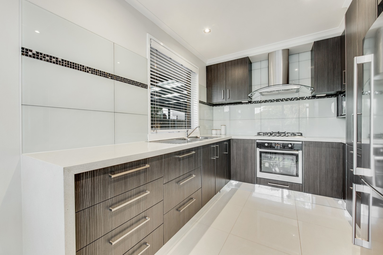 6 Salcombe Court, Craigieburn, VIC 3064, Craigieburn - Thumbnail 2