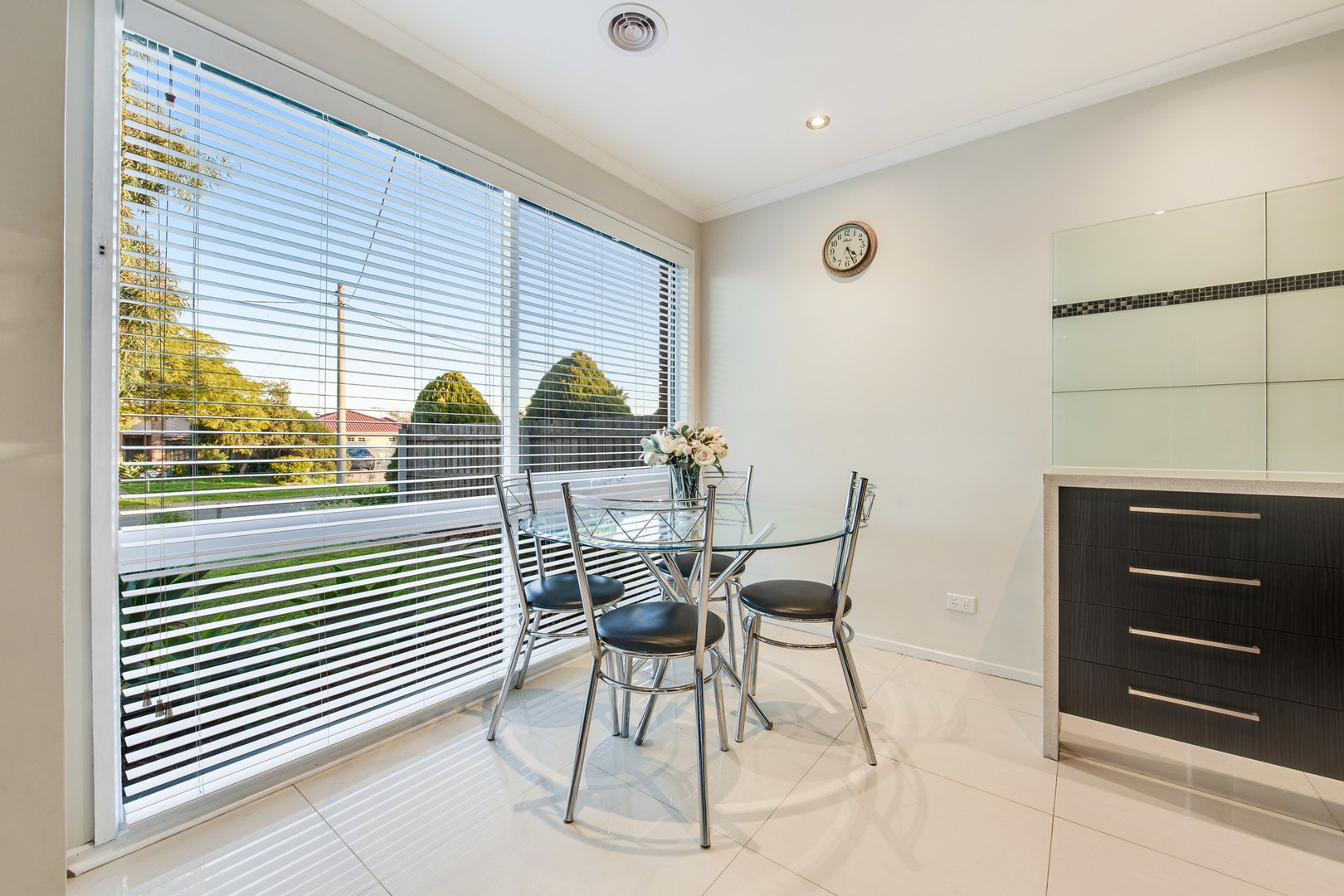 6 Salcombe Court, Craigieburn, VIC 3064, Craigieburn - Thumbnail 3