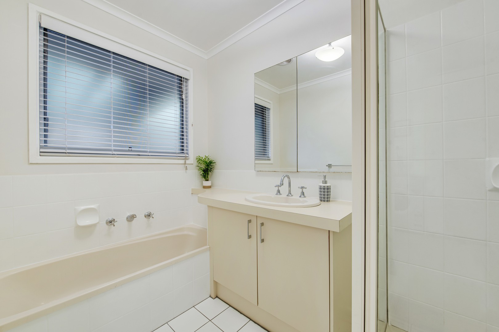 6 Salcombe Court, Craigieburn, VIC 3064, Craigieburn - Thumbnail 8