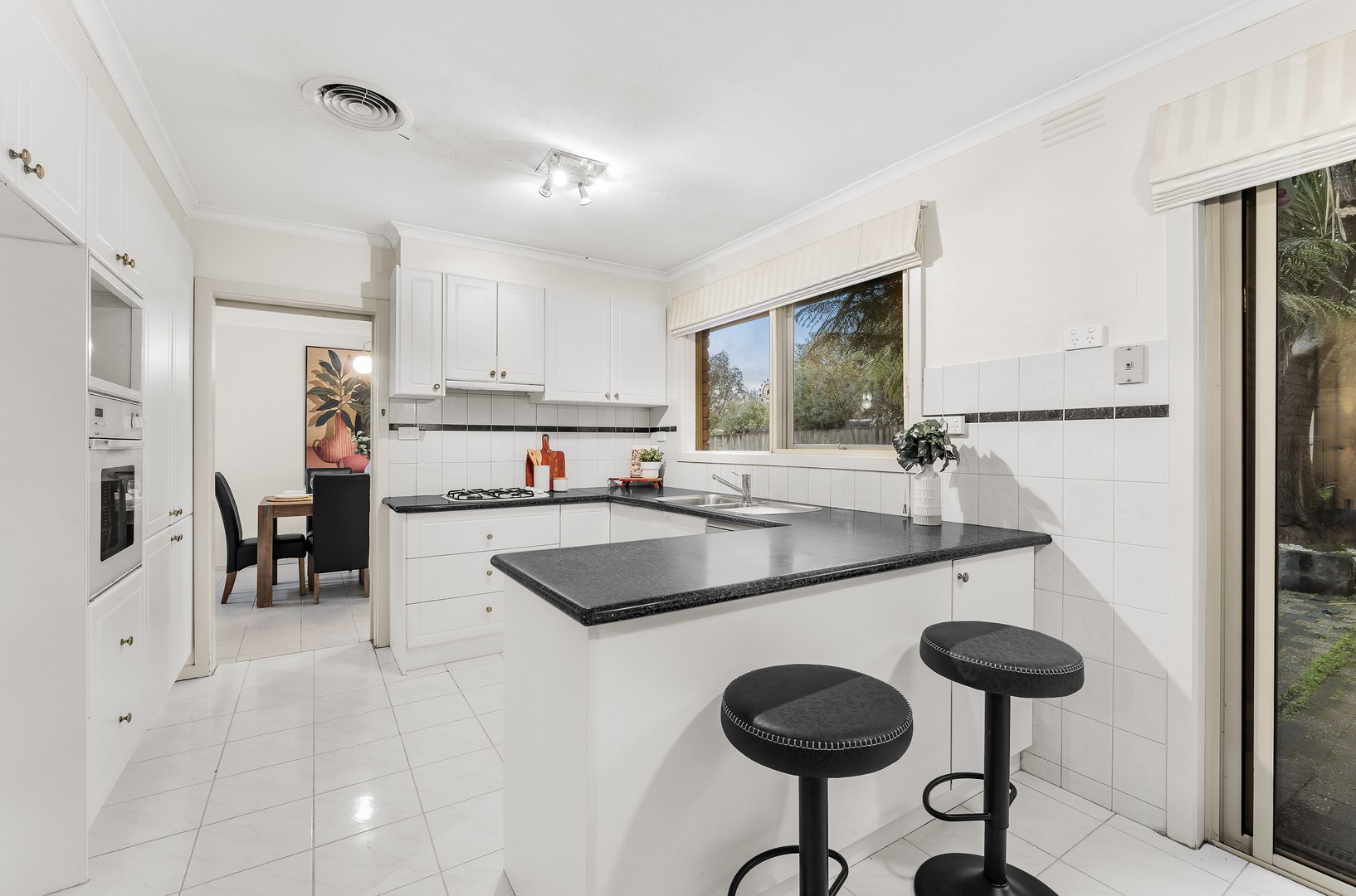 6 Selkirk Avenue, Wantirna, VIC 3152, Wantirna - Thumbnail 2