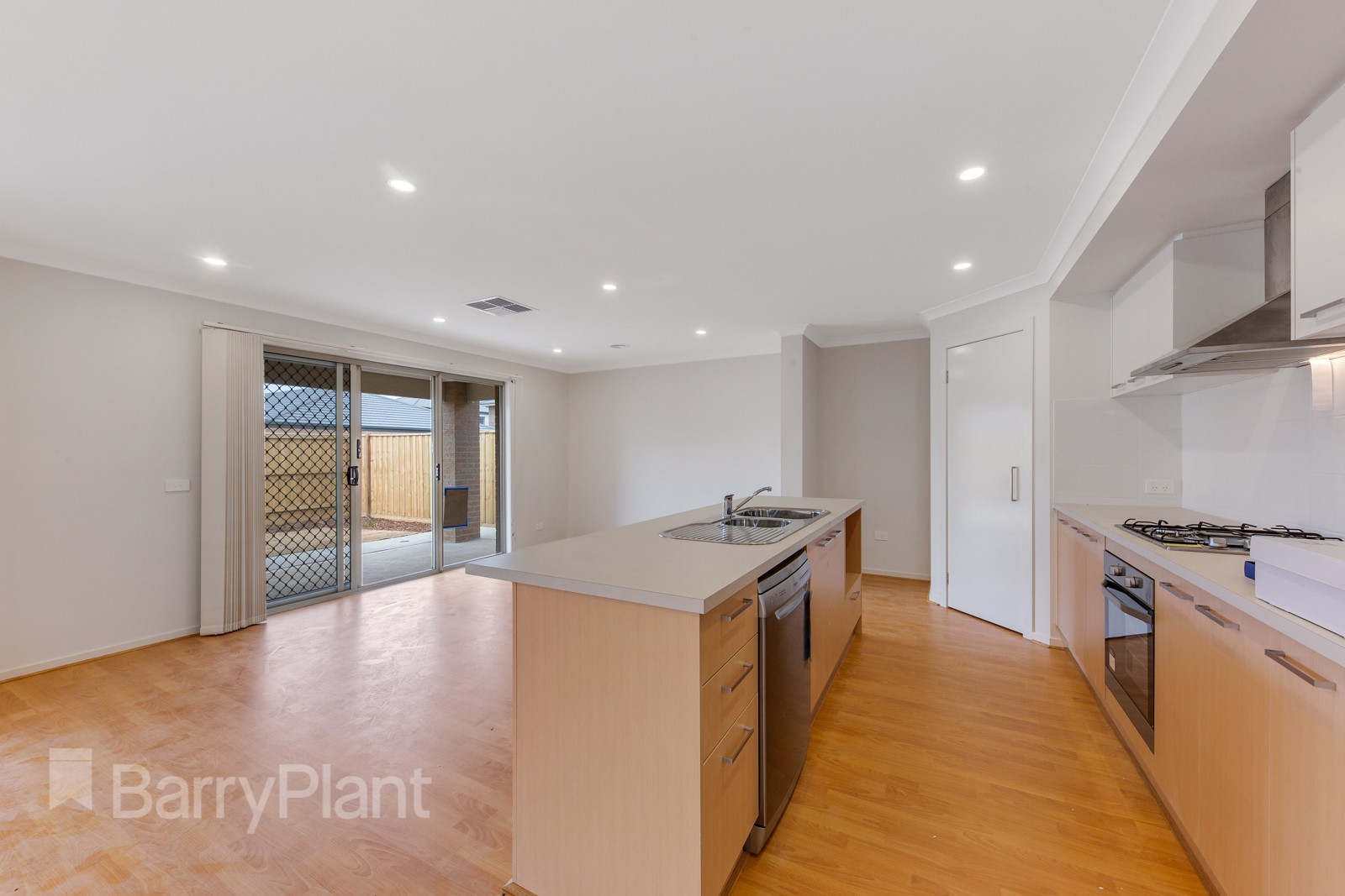 6 Sloane Street, Werribee, VIC 3030 - Thumbnail 2 - 28/10/2021