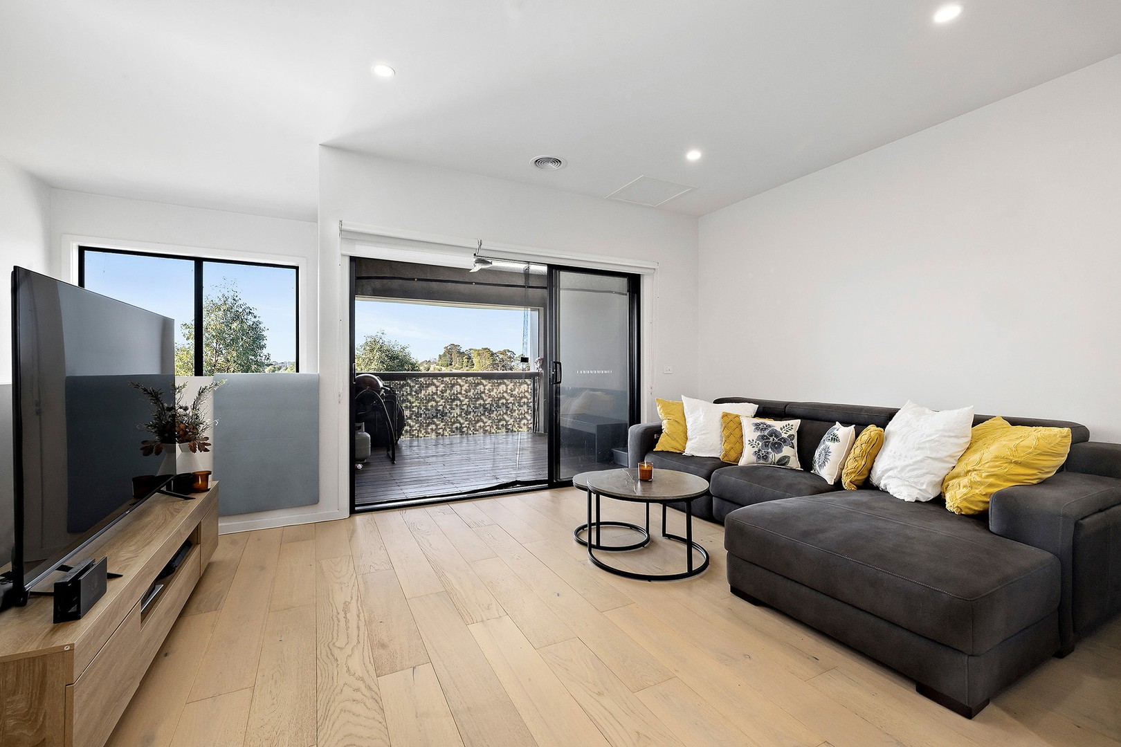 6 Spotted Gum Close, Clyde, VIC 3978, Clyde - Thumbnail 2