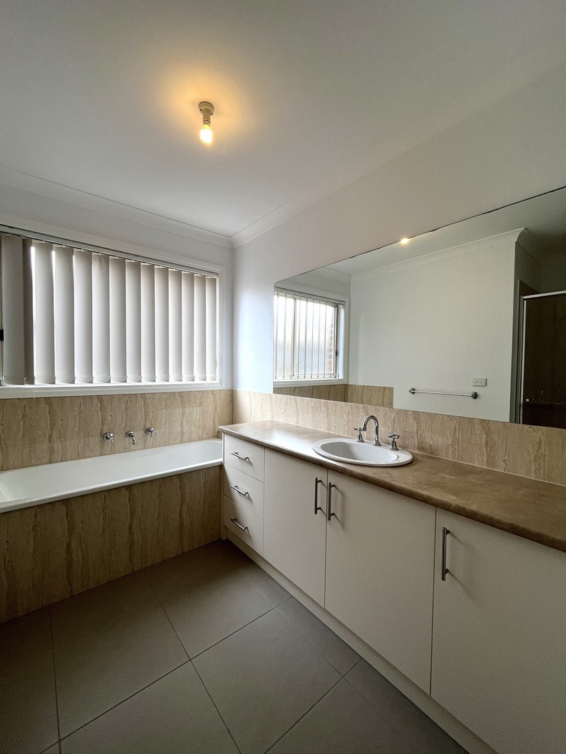6 Stefan Drive, Harkness, VIC 3337, Harkness - Thumbnail 6