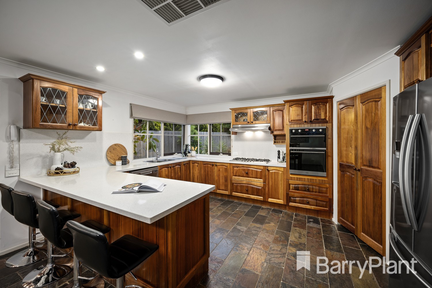6 Stonehaven Court, Watsonia North, VIC 3087, Watsonia North - Thumbnail 2