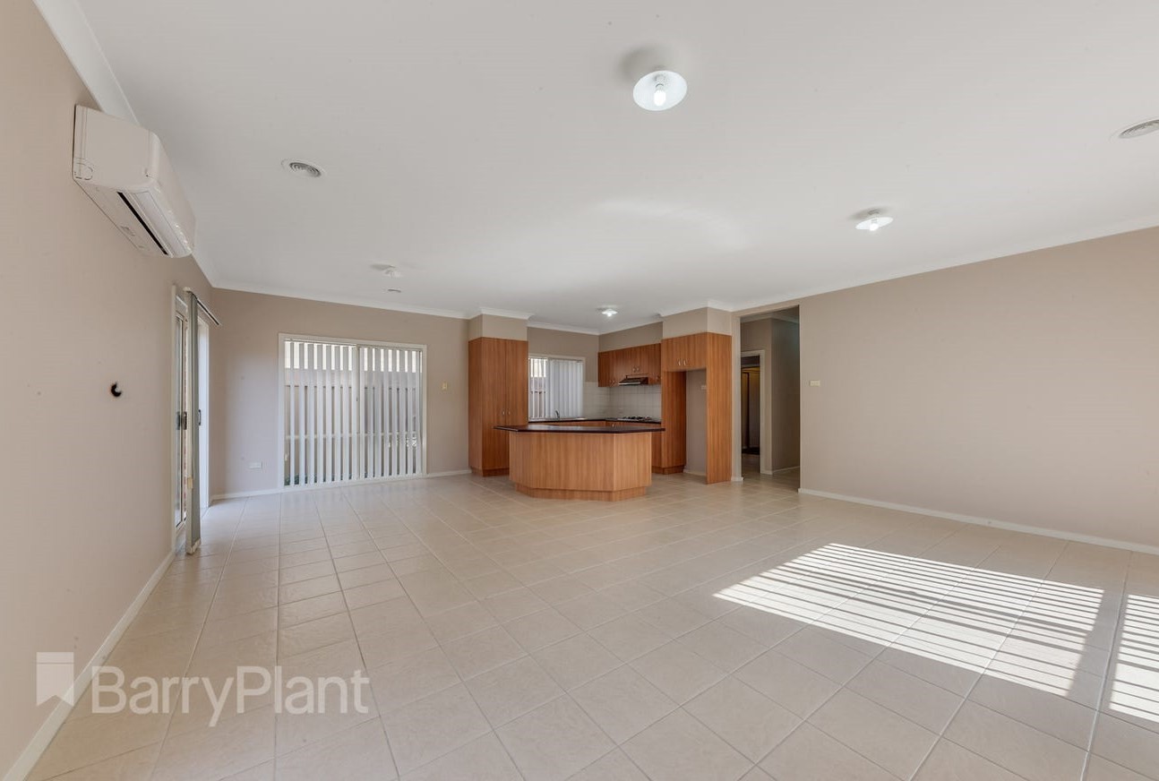 6 Studley Park Way, Caroline Springs, VIC 3023, Caroline Springs - Thumbnail 5