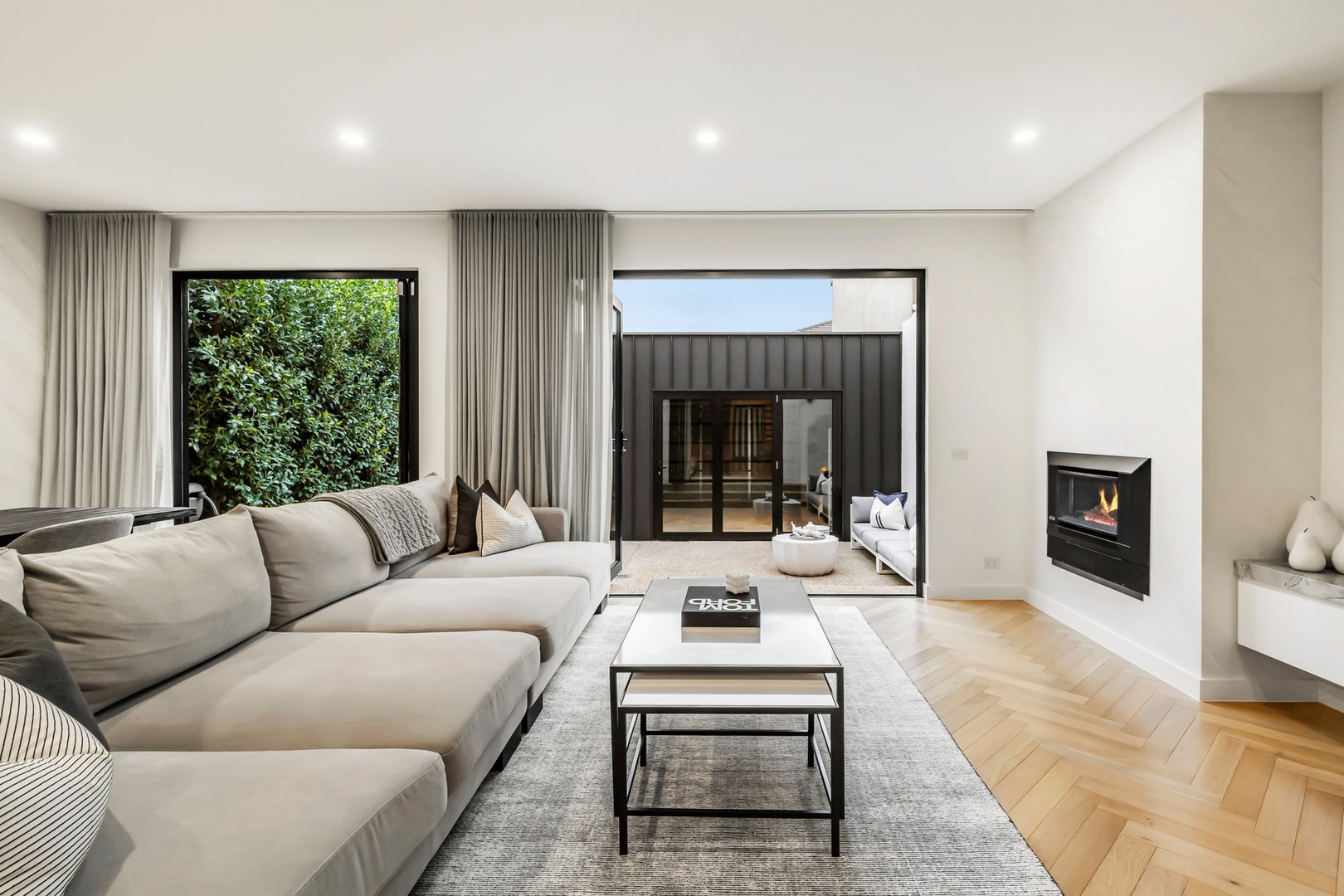 6 Swan Street, Caroline Springs, VIC 3023, Caroline Springs - Thumbnail 4