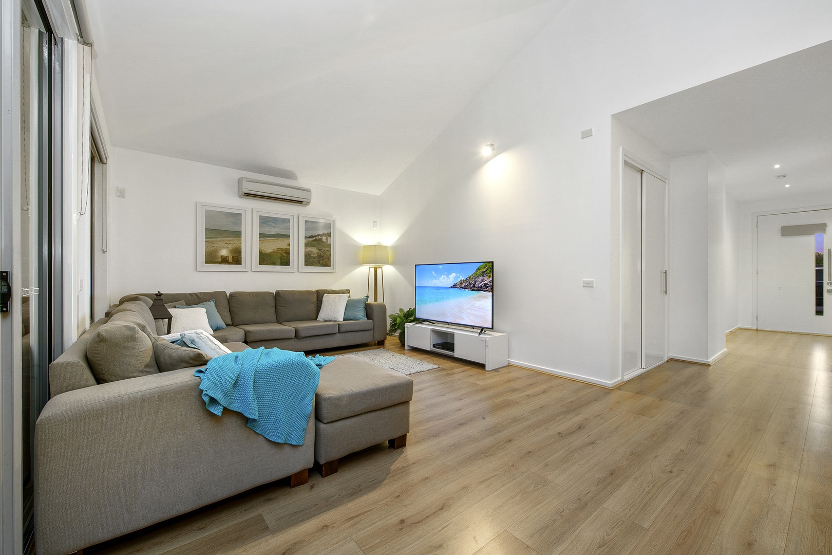 6 Verdon Avenue, Caroline Springs, VIC 3023, Caroline Springs - Thumbnail 3