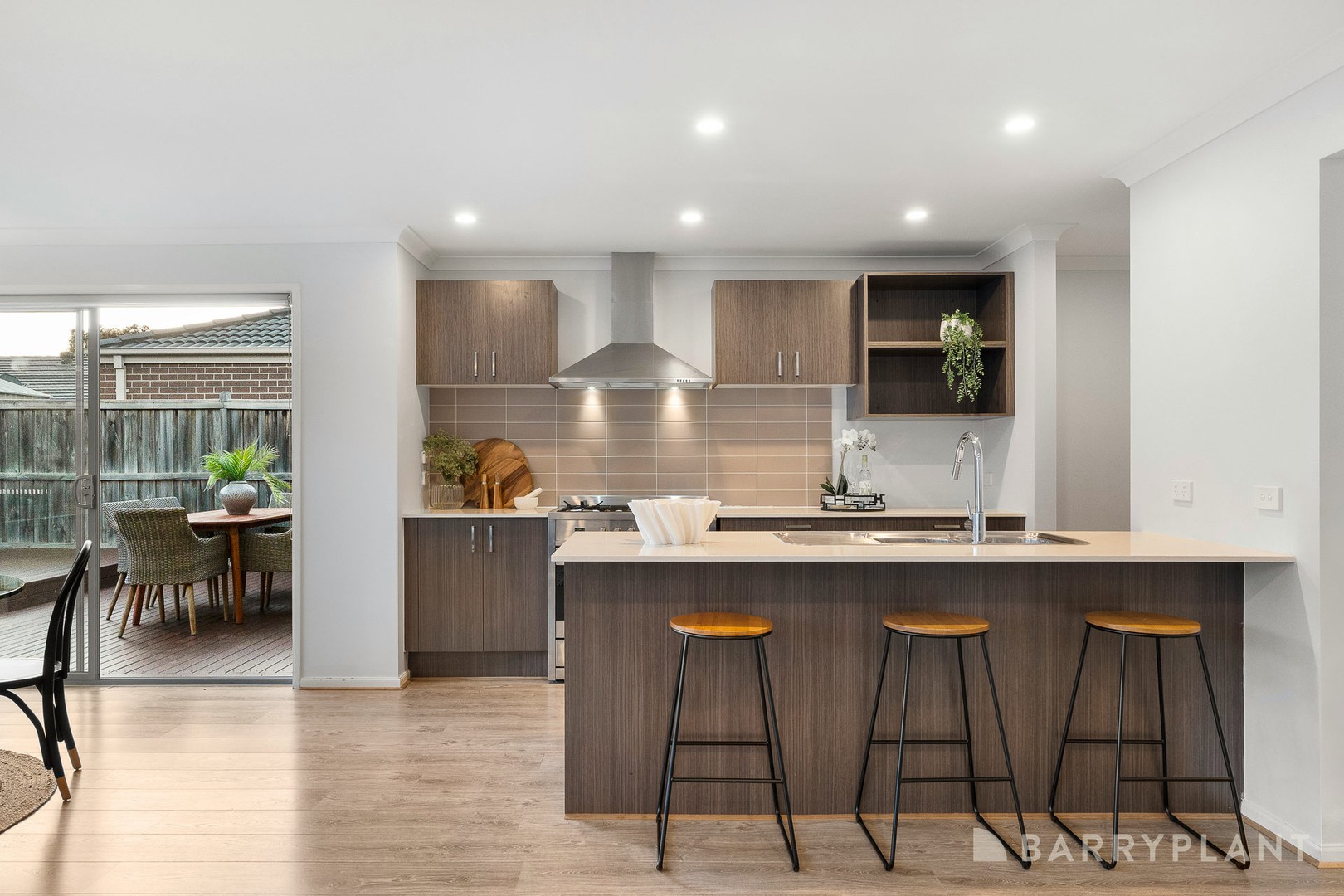 6 Verve Circuit, Cranbourne West, VIC 3977 - Thumbnail 2 - 06/11/2025