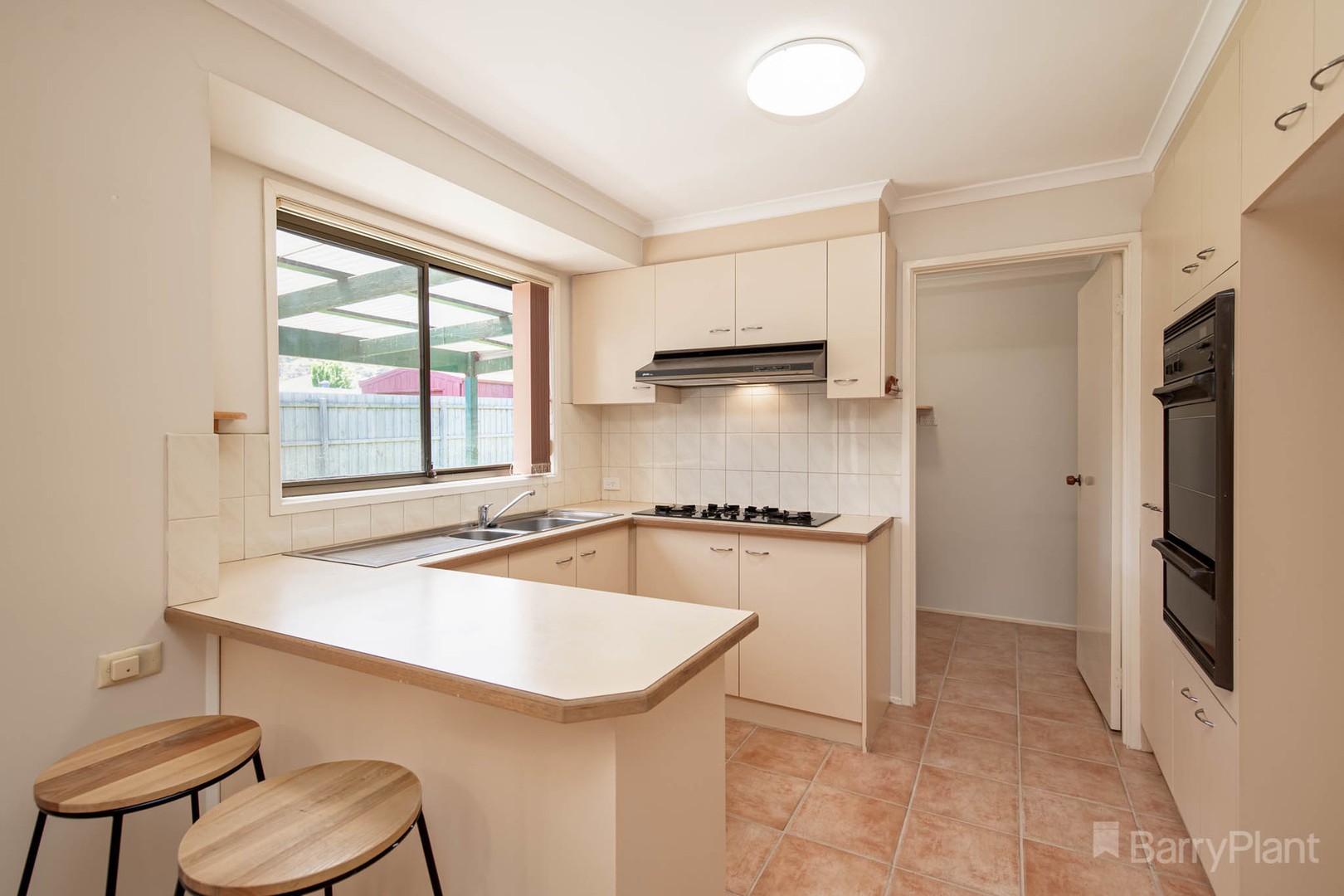 6 Warwickshire Court, Narre Warren, VIC 3805, Narre Warren - Thumbnail 2