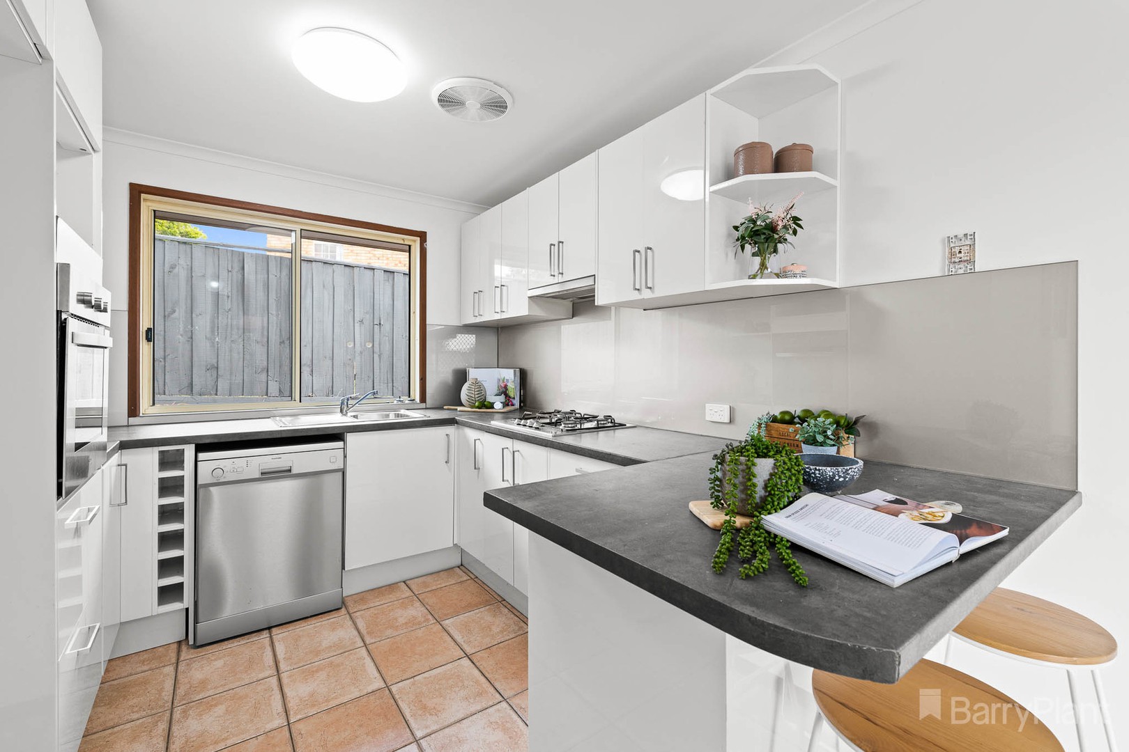 6 Waverley Close, Narre Warren, VIC 3805, Narre Warren - Thumbnail 4