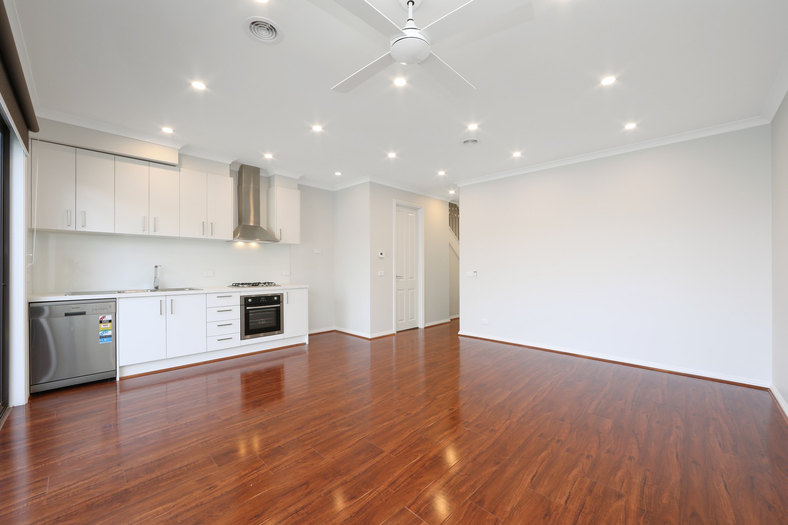 6 Wildflower Place, Kilsyth, VIC 3137, Kilsyth - Thumbnail 2