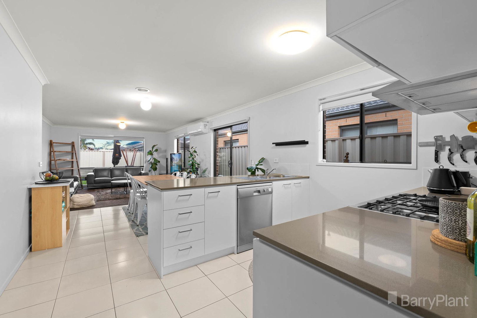 6 Willowtree Drive, Pakenham, VIC 3810, Pakenham - Thumbnail 4