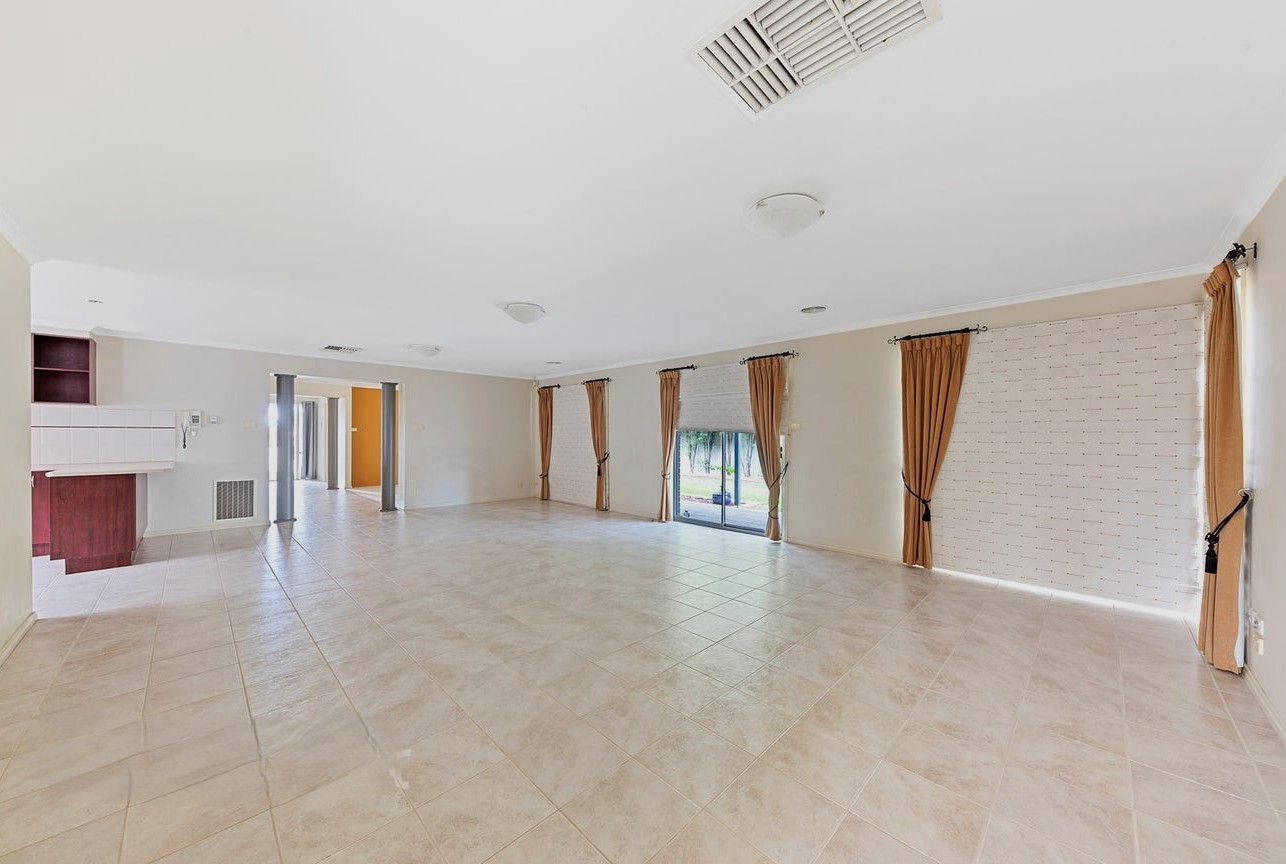 6 Windsor Gardens, Caroline Springs, VIC 3023 - Thumbnail 1 - 06/05/2025