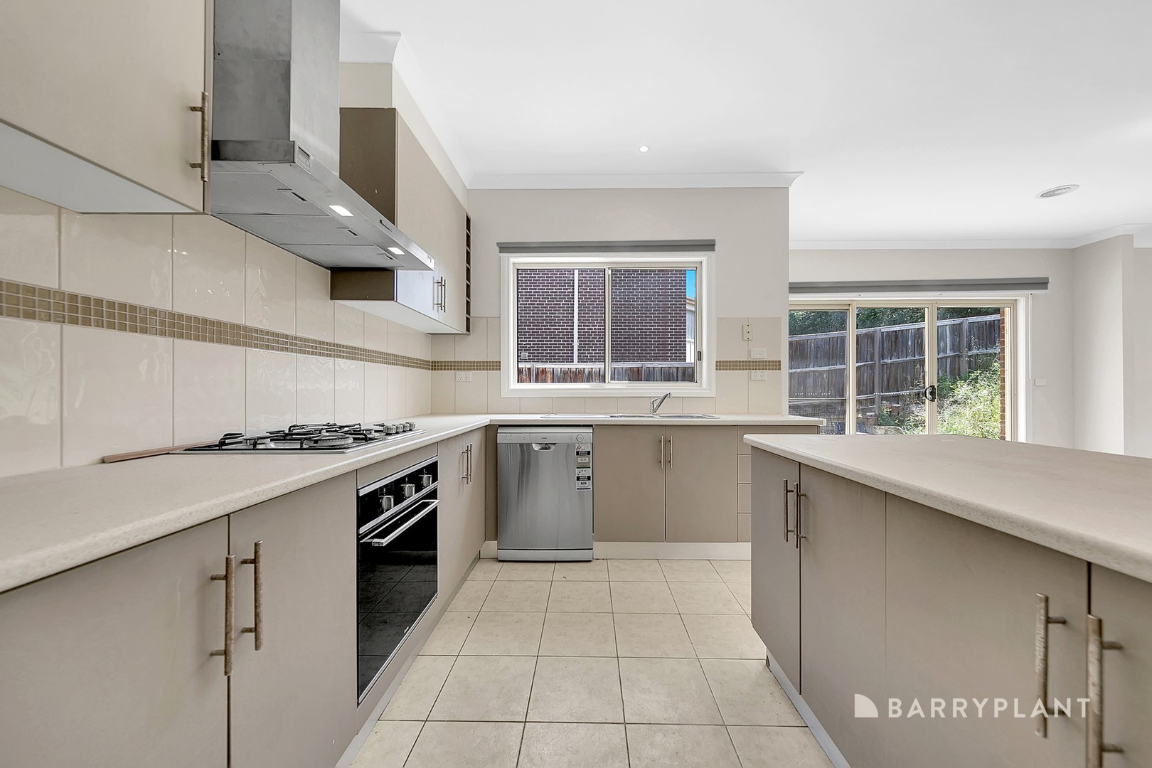 6 Wiregrass Court, South Morang, VIC 3752, South Morang - Thumbnail 5