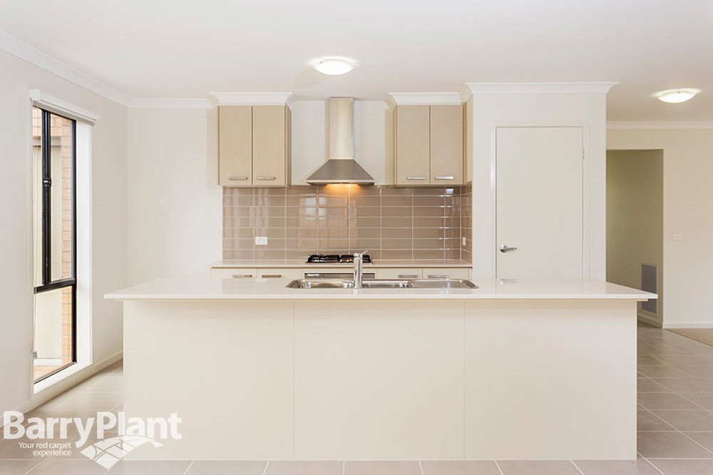 6 Yarkon Way, Point Cook, VIC 3030, Point Cook - Thumbnail 3