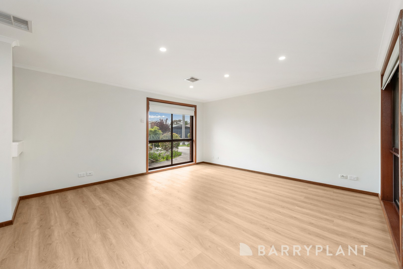 60 Bartlett Crescent, Hoppers Crossing, VIC 3029, Hoppers Crossing - Thumbnail 2