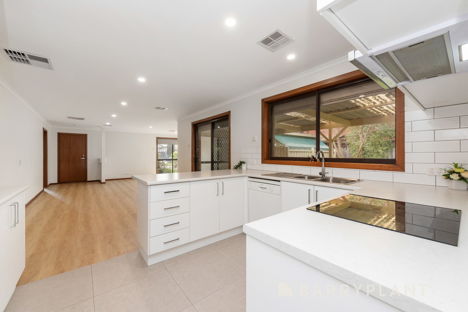 60 Bartlett Crescent, Hoppers Crossing, VIC 3029, Hoppers Crossing - Thumbnail 3