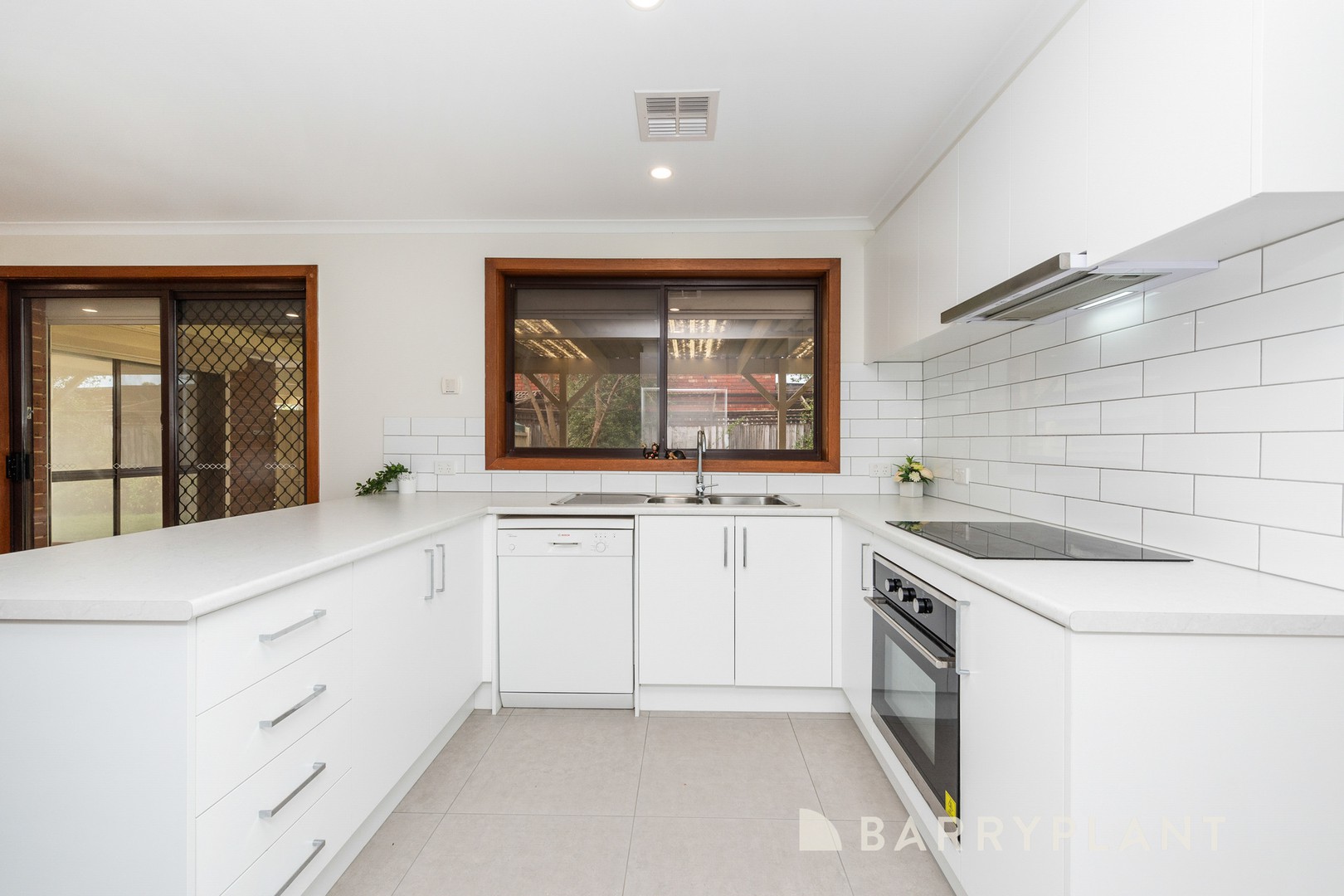 60 Bartlett Crescent, Hoppers Crossing, VIC 3029, Hoppers Crossing - Thumbnail 4