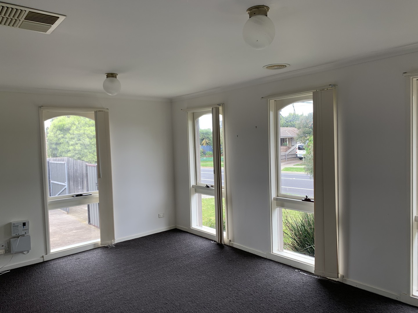 60 Cambridge Crescent, Werribee, VIC 3030 - Thumbnail 2 - 08/10/2021