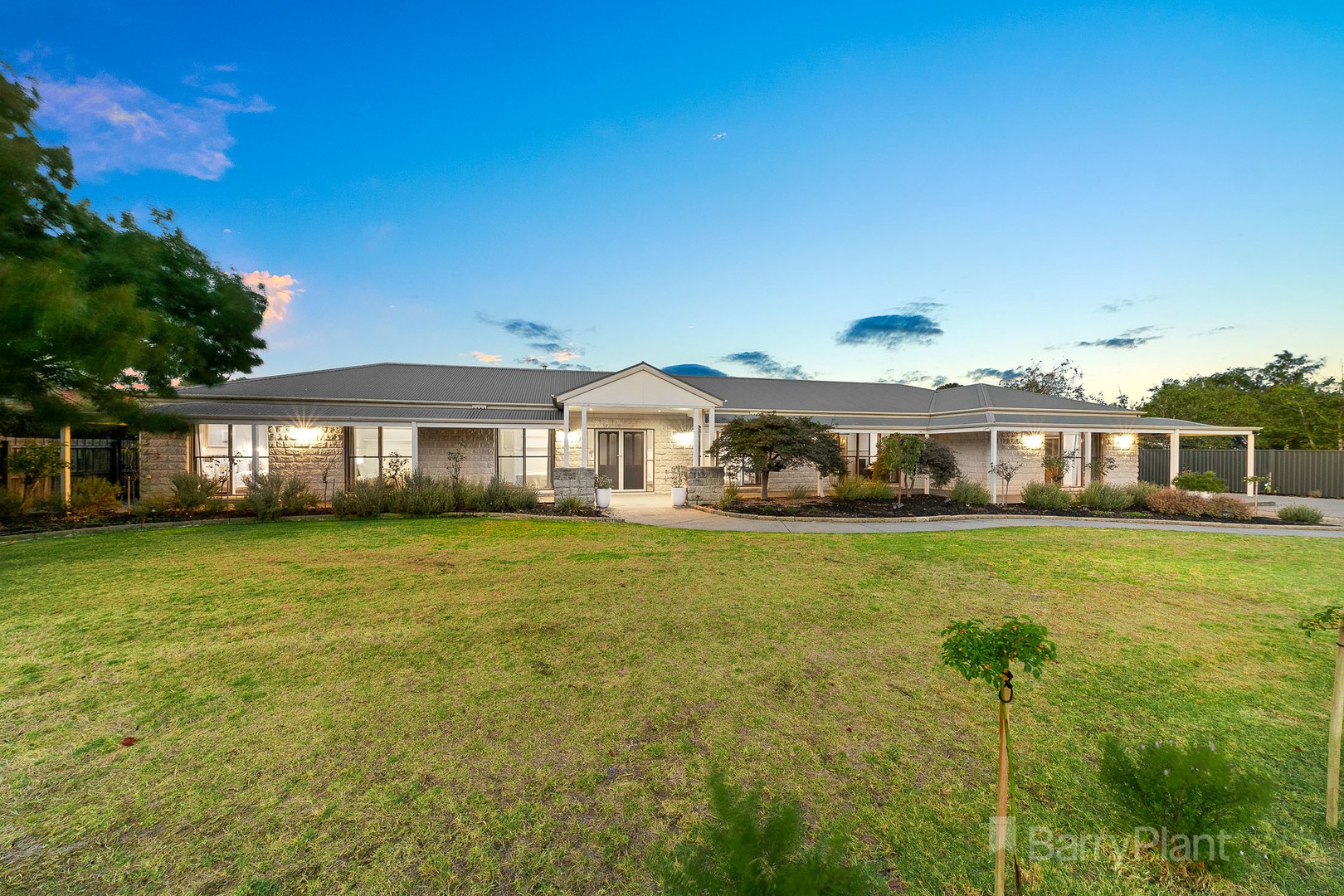 60 Earlston Circuit, Cranbourne, VIC 3977 - Thumbnail 2 - 28/02/2022