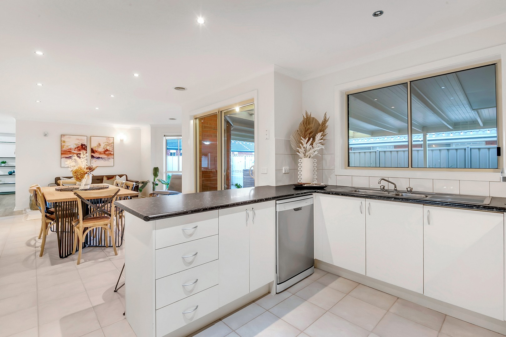 60 Lakes Drive, Craigieburn, VIC 3064, Craigieburn - Thumbnail 3