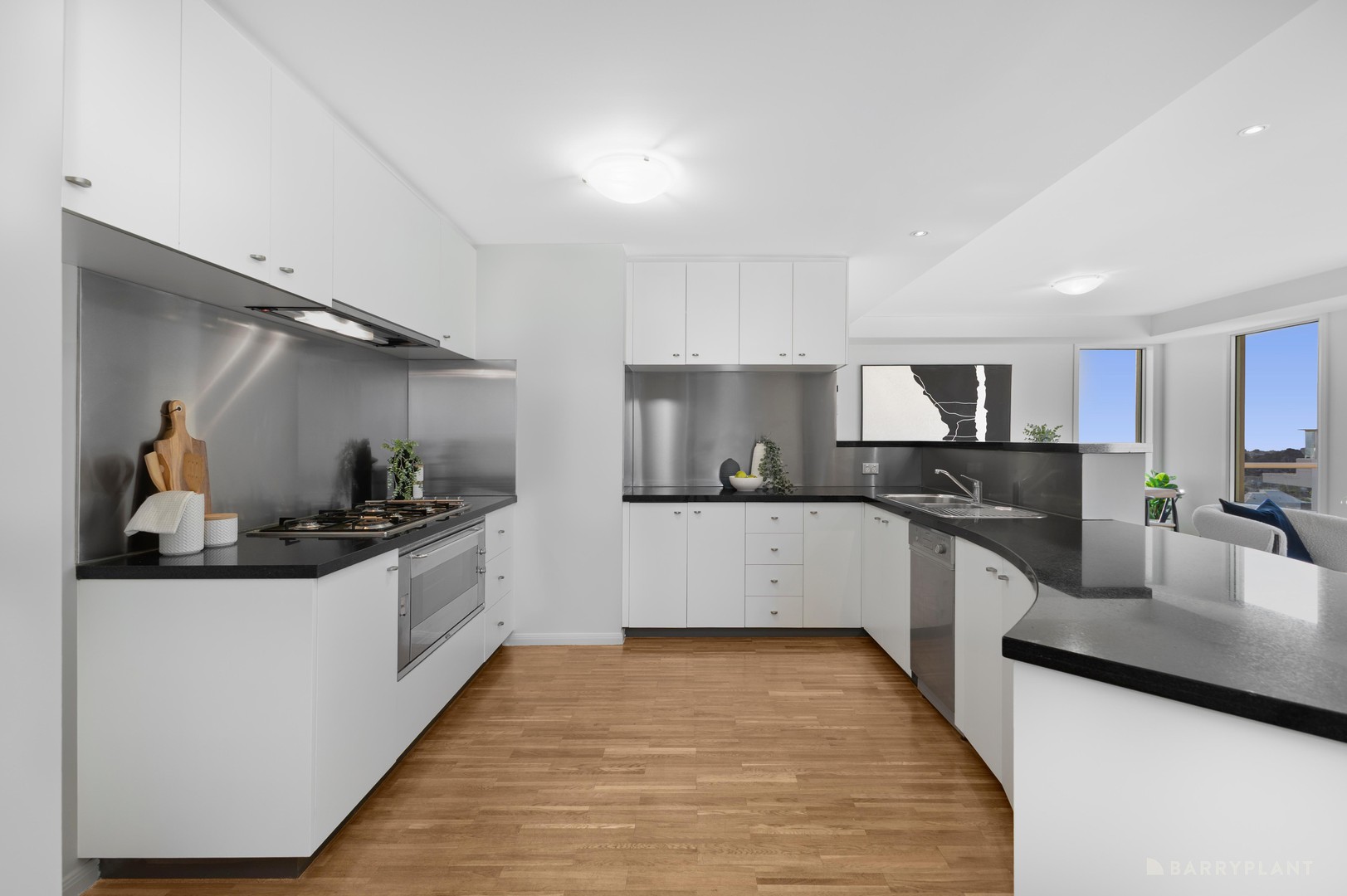 6001/2 Sovereign Point Court, Doncaster, VIC 3108 - Thumbnail 2 - 08/10/2025