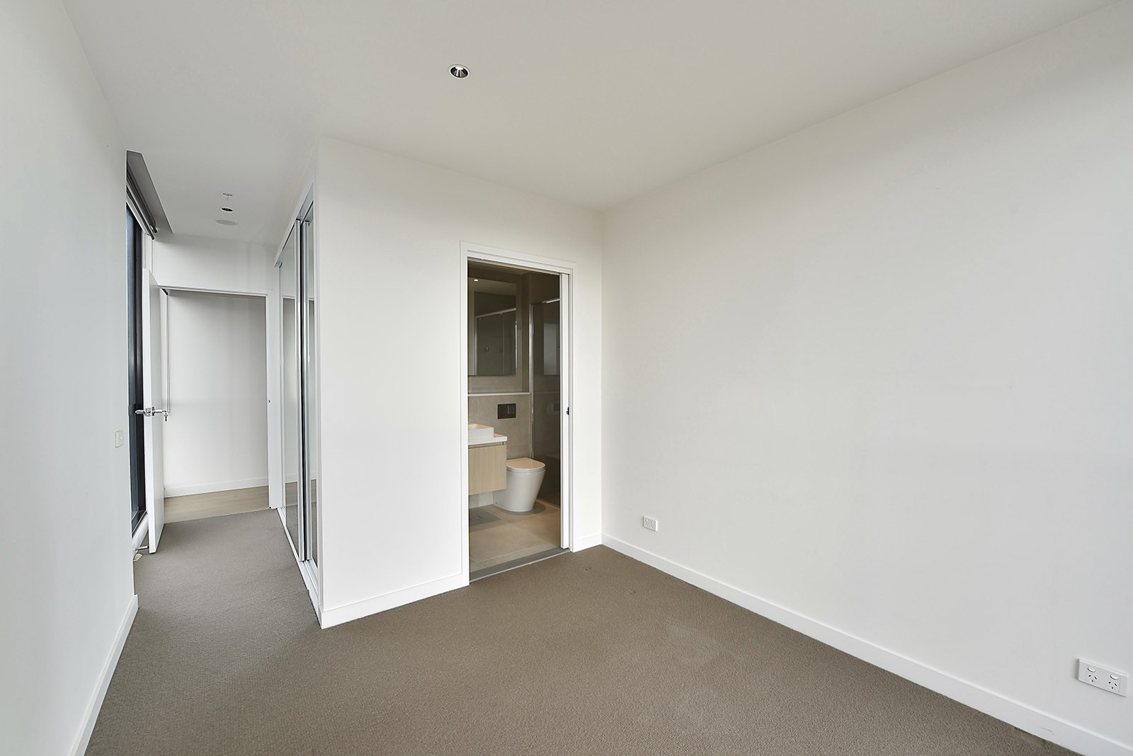 602/19 Russell Street, Essendon, VIC 3040 - Thumbnail 2 - 18/03/2022