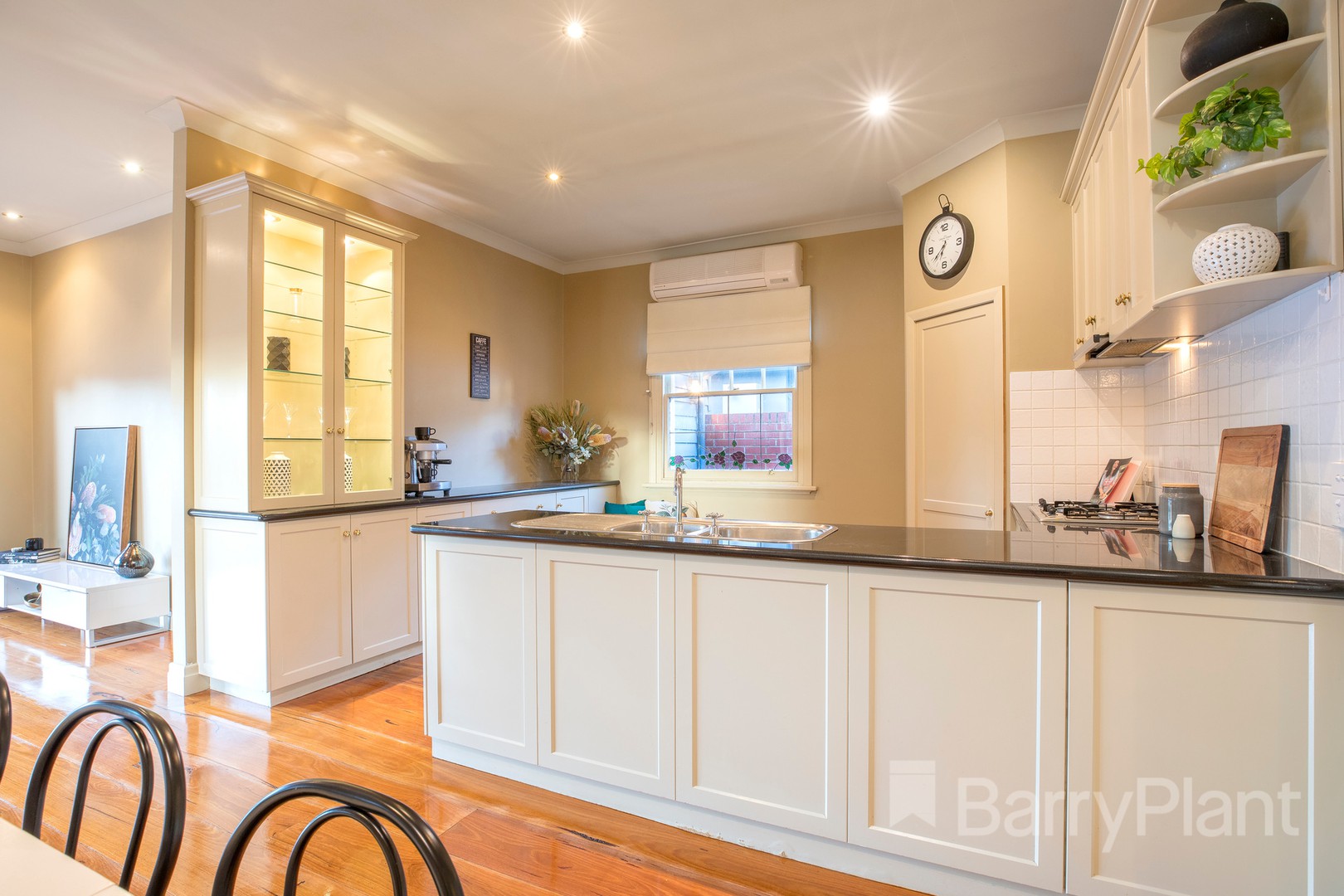 604 Howard Street, Soldiers Hill, VIC 3350 - Thumbnail 2 - 28/10/2021