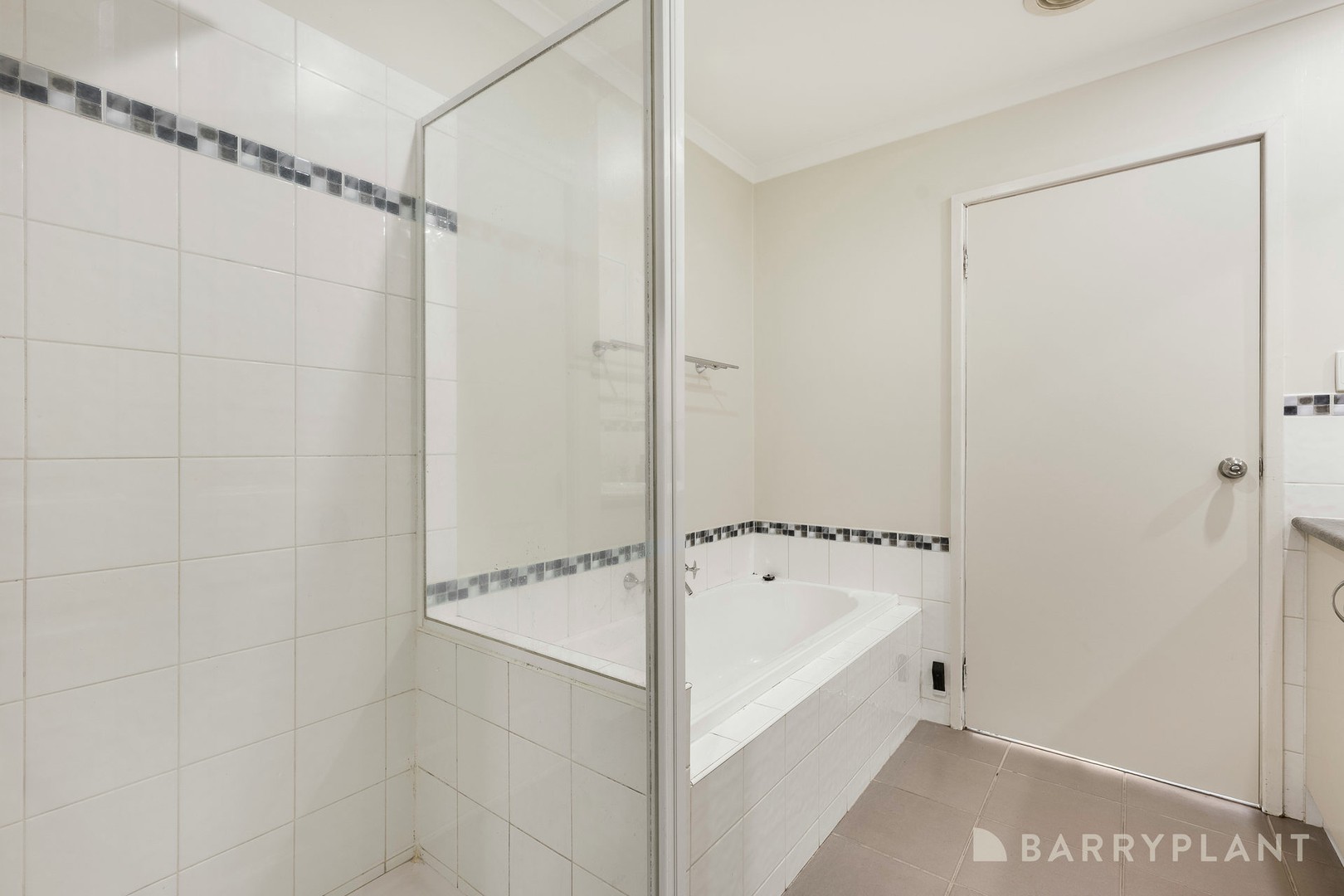 61 Cardigan Road, Mooroolbark, VIC 3138, Mooroolbark - Thumbnail 7