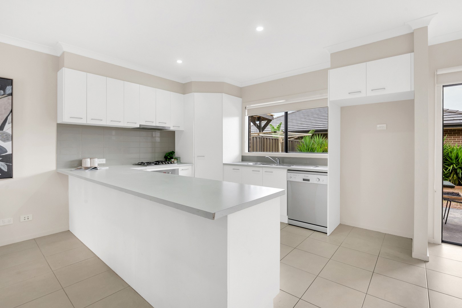 61 Clarendon Avenue, Craigieburn, VIC 3064, Craigieburn - Thumbnail 3