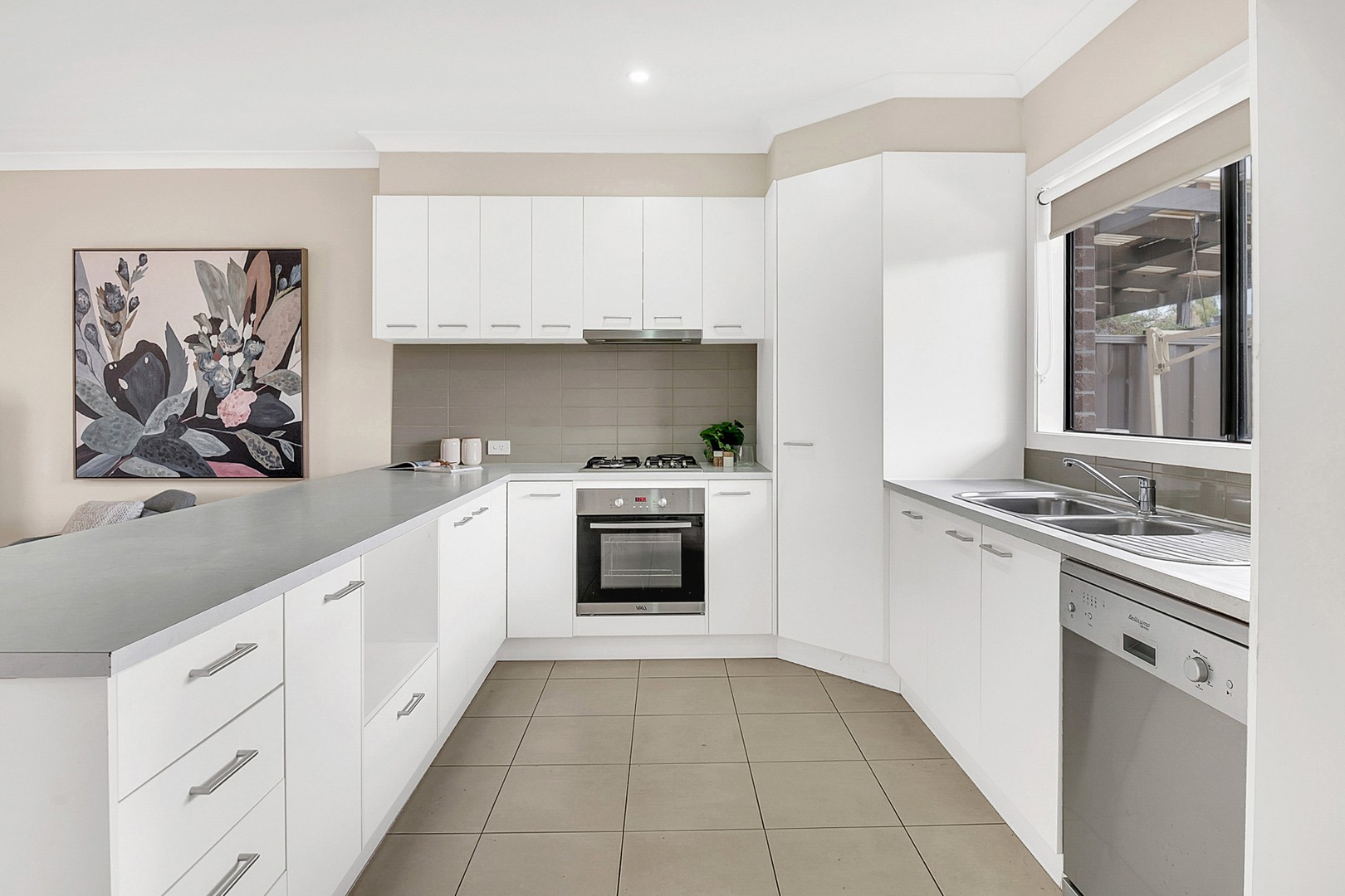61 Clarendon Avenue, Craigieburn, VIC 3064, Craigieburn - Thumbnail 7