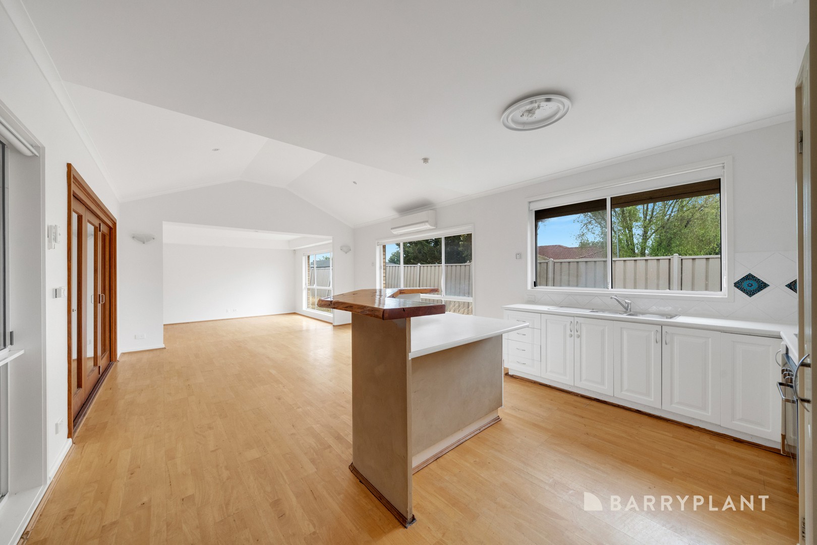 61 Deloraine Drive, Hoppers Crossing, VIC 3029, Hoppers Crossing - Thumbnail 4