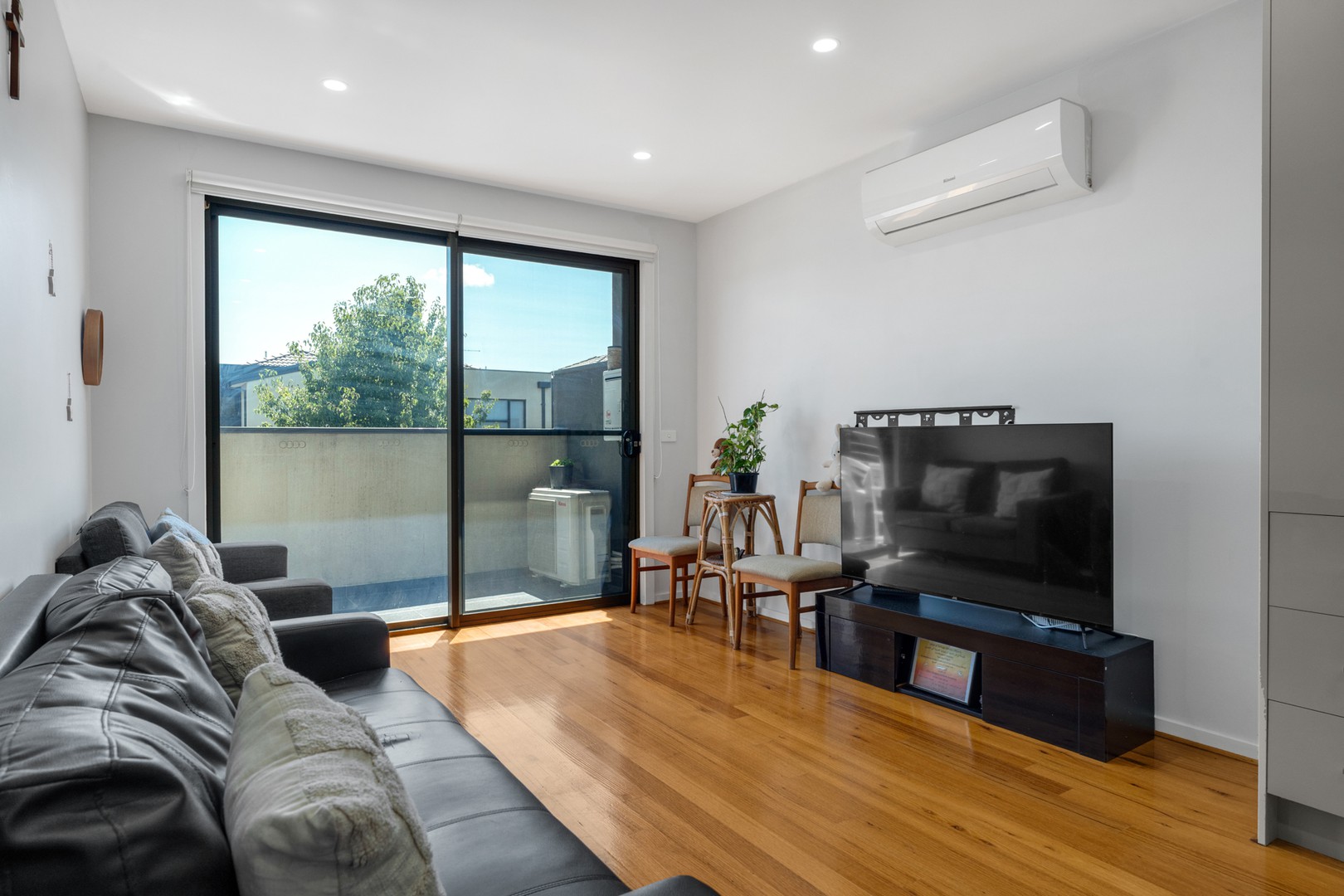 61 Furlong Street, Craigieburn, VIC 3064, Craigieburn - Thumbnail 4
