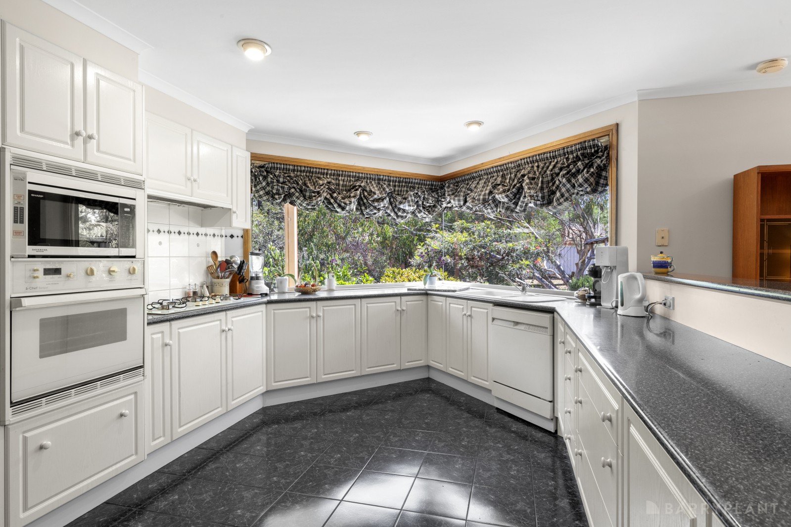 61 Lakewood Drive, Knoxfield, VIC 3180, Knoxfield - Thumbnail 4