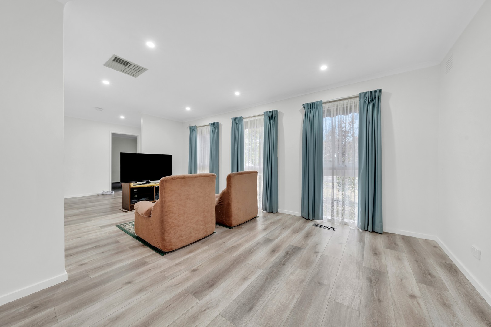 61 Phoenix Drive, Wheelers Hill, VIC 3150, Wheelers Hill - Thumbnail 2
