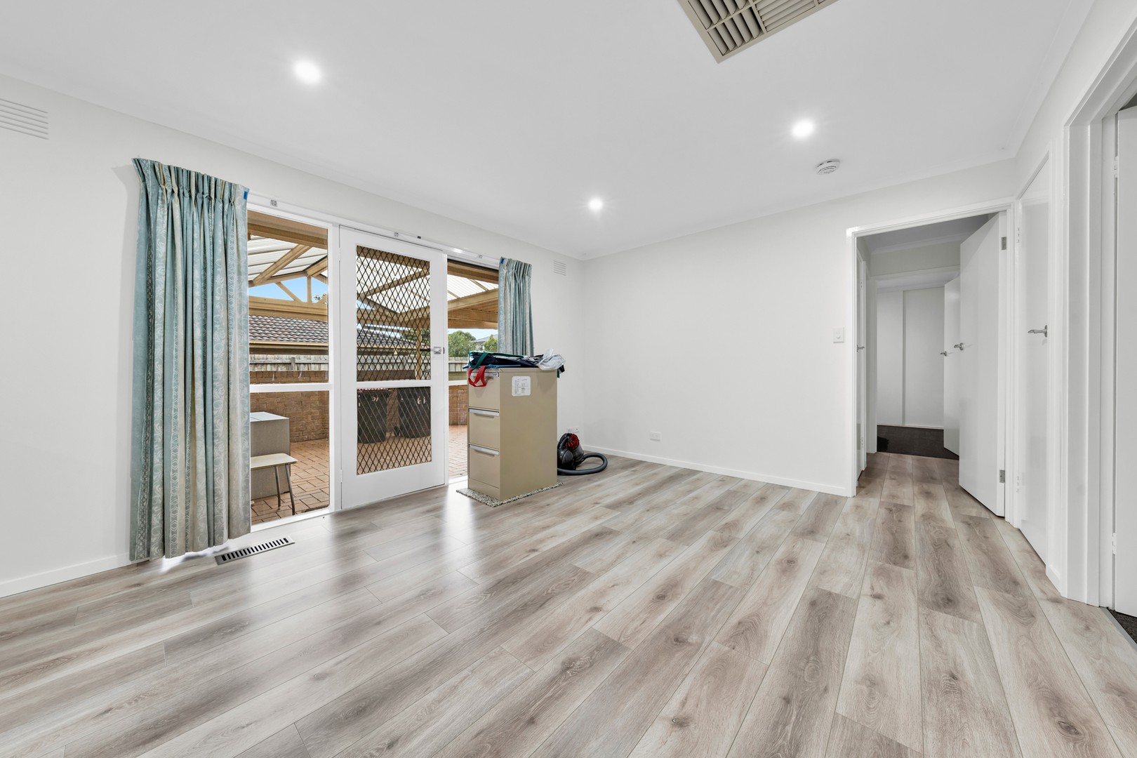 61 Phoenix Drive, Wheelers Hill, VIC 3150, Wheelers Hill - Thumbnail 4