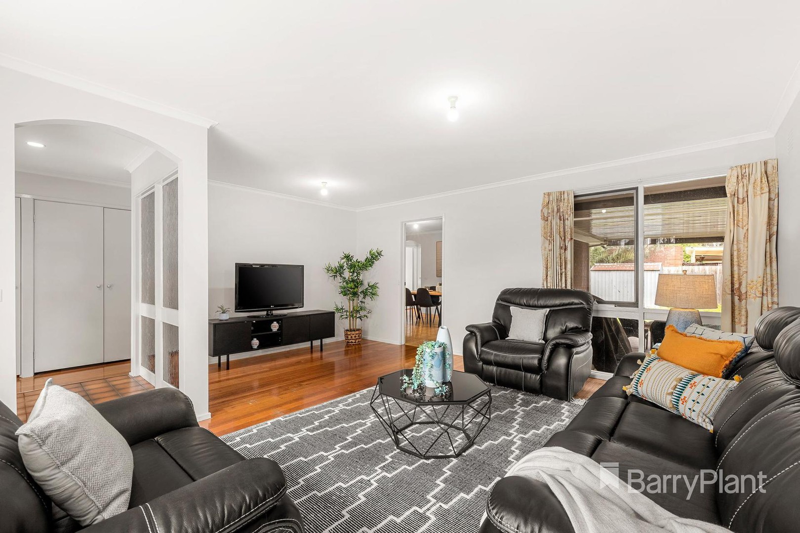 62 Buckmaster DriveMill Park, VIC 3082, Mill Park - Thumbnail 2