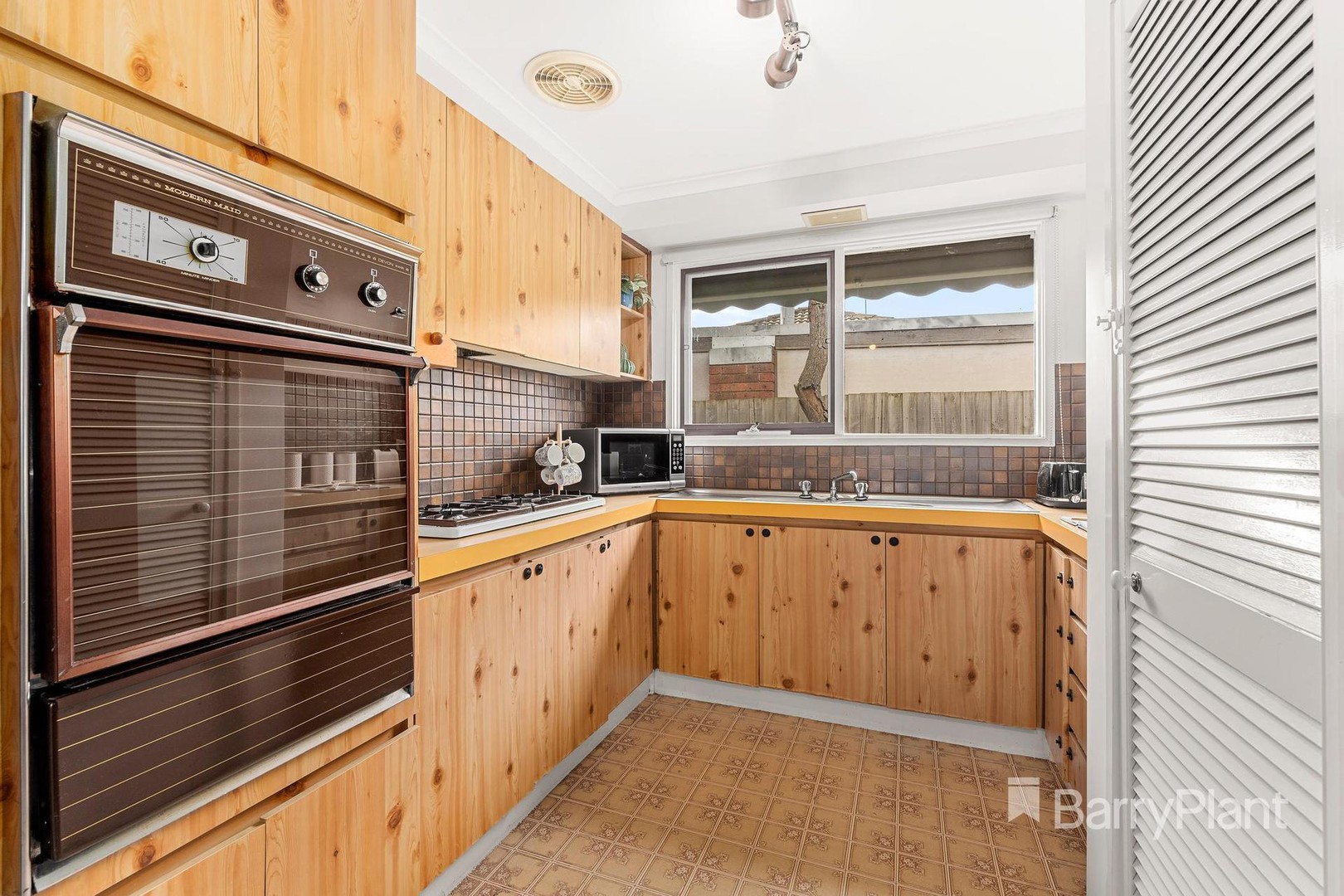 62 Buckmaster DriveMill Park, VIC 3082, Mill Park - Thumbnail 3