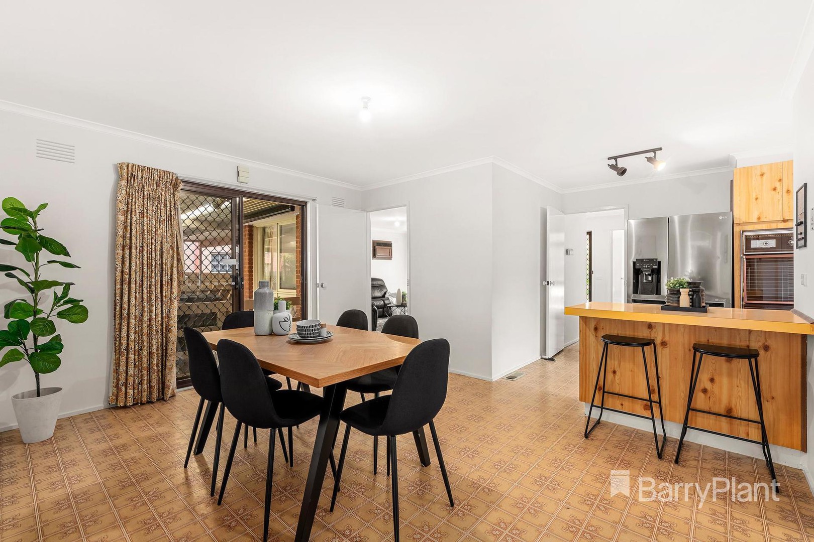 62 Buckmaster DriveMill Park, VIC 3082, Mill Park - Thumbnail 4