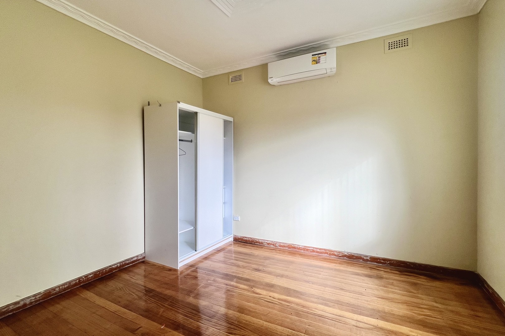 62 Erica Avenue, St Albans, VIC 3021 - Thumbnail 1 - 05/08/2024