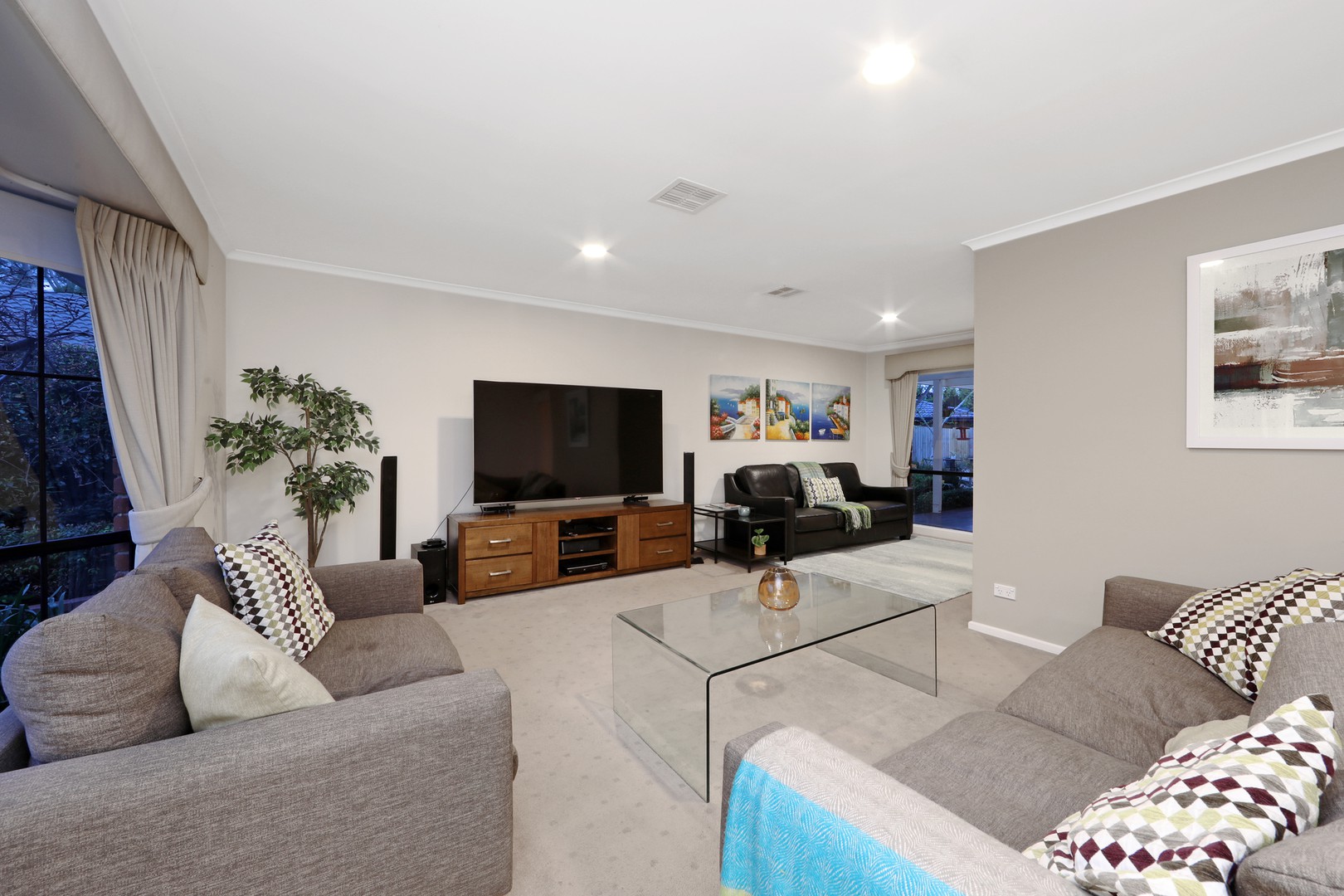 63 Airedale Way, Rowville, VIC 3178, Rowville - Thumbnail 2