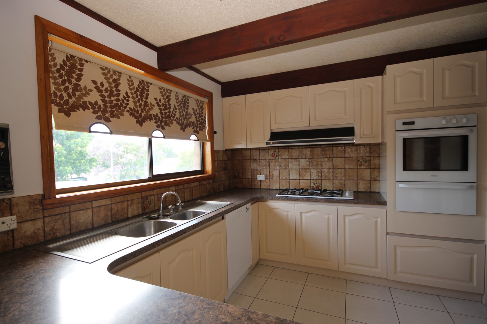 63 Hamlyn Avenue, Hamlyn Heights, VIC 3215, Hamlyn Heights - Thumbnail 3